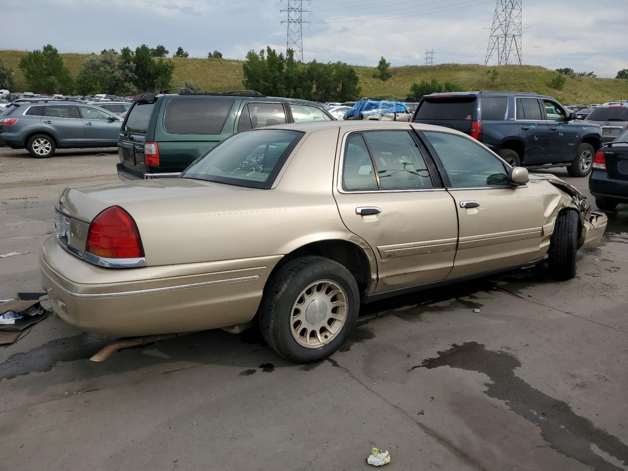 Photo 2 VIN: 2FAFP74W1XX228782 - FORD CROWN VICTORIA 