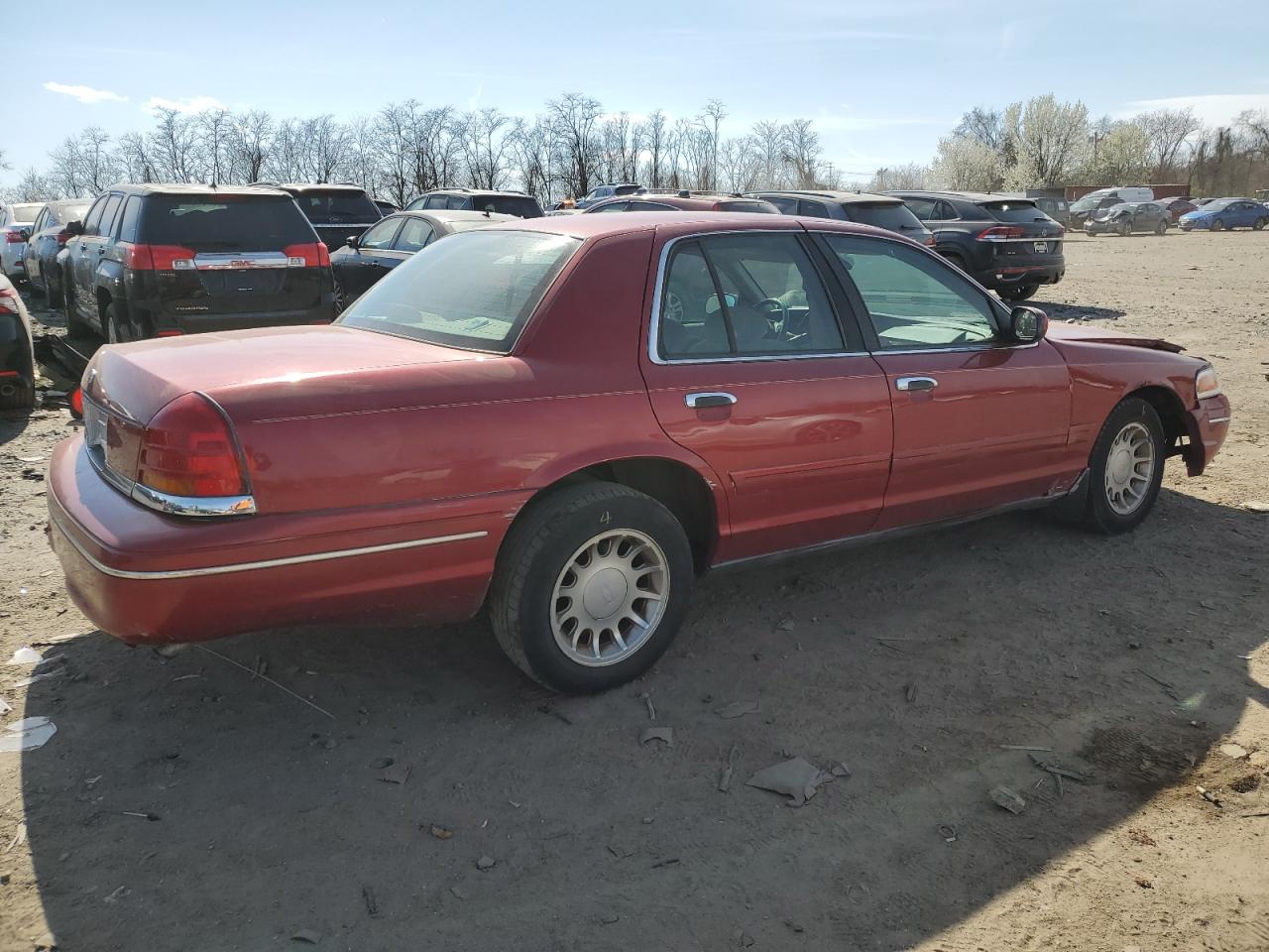 Photo 2 VIN: 2FAFP74W1YX159058 - FORD CROWN VICTORIA 