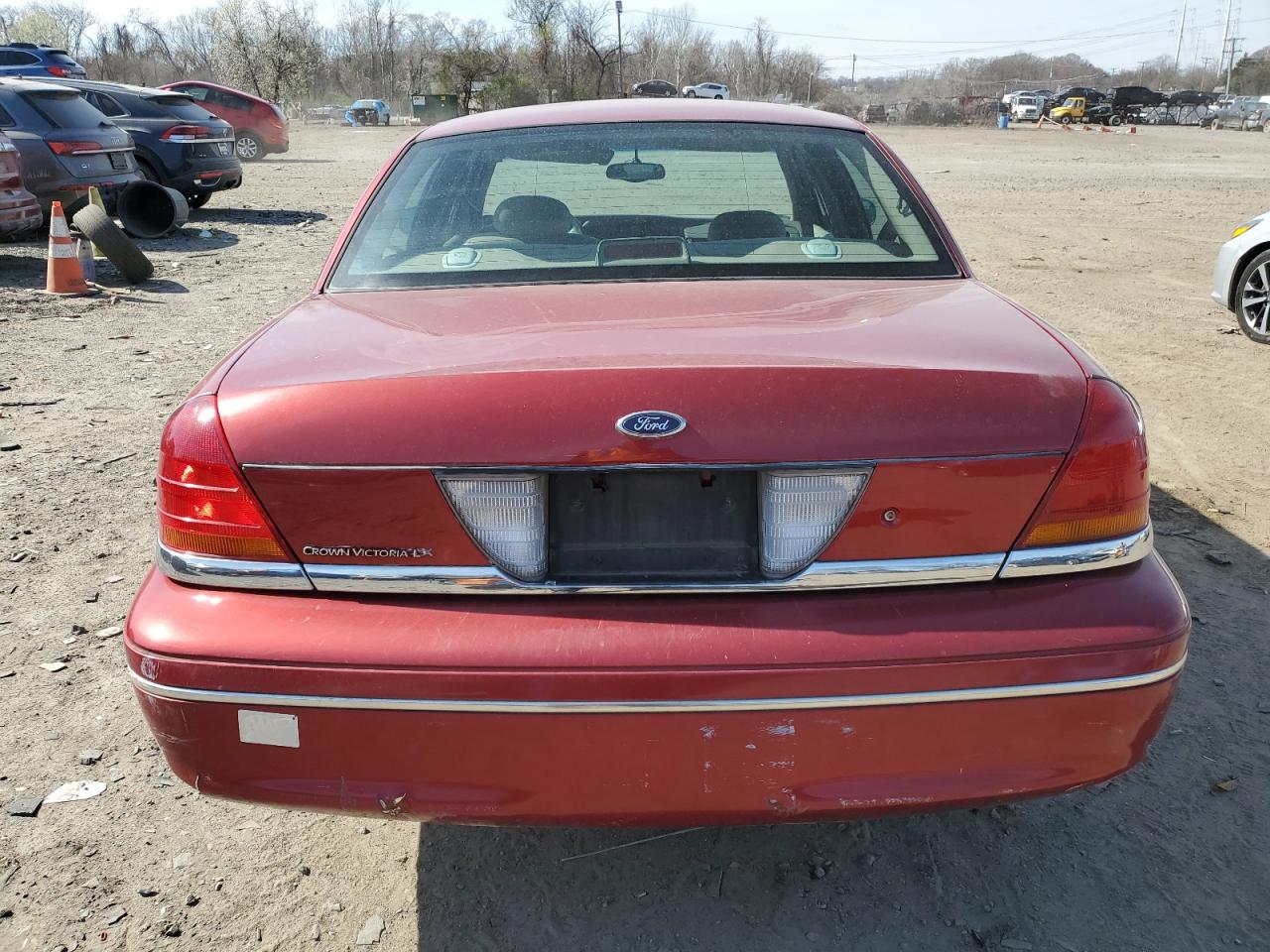 Photo 5 VIN: 2FAFP74W1YX159058 - FORD CROWN VICTORIA 