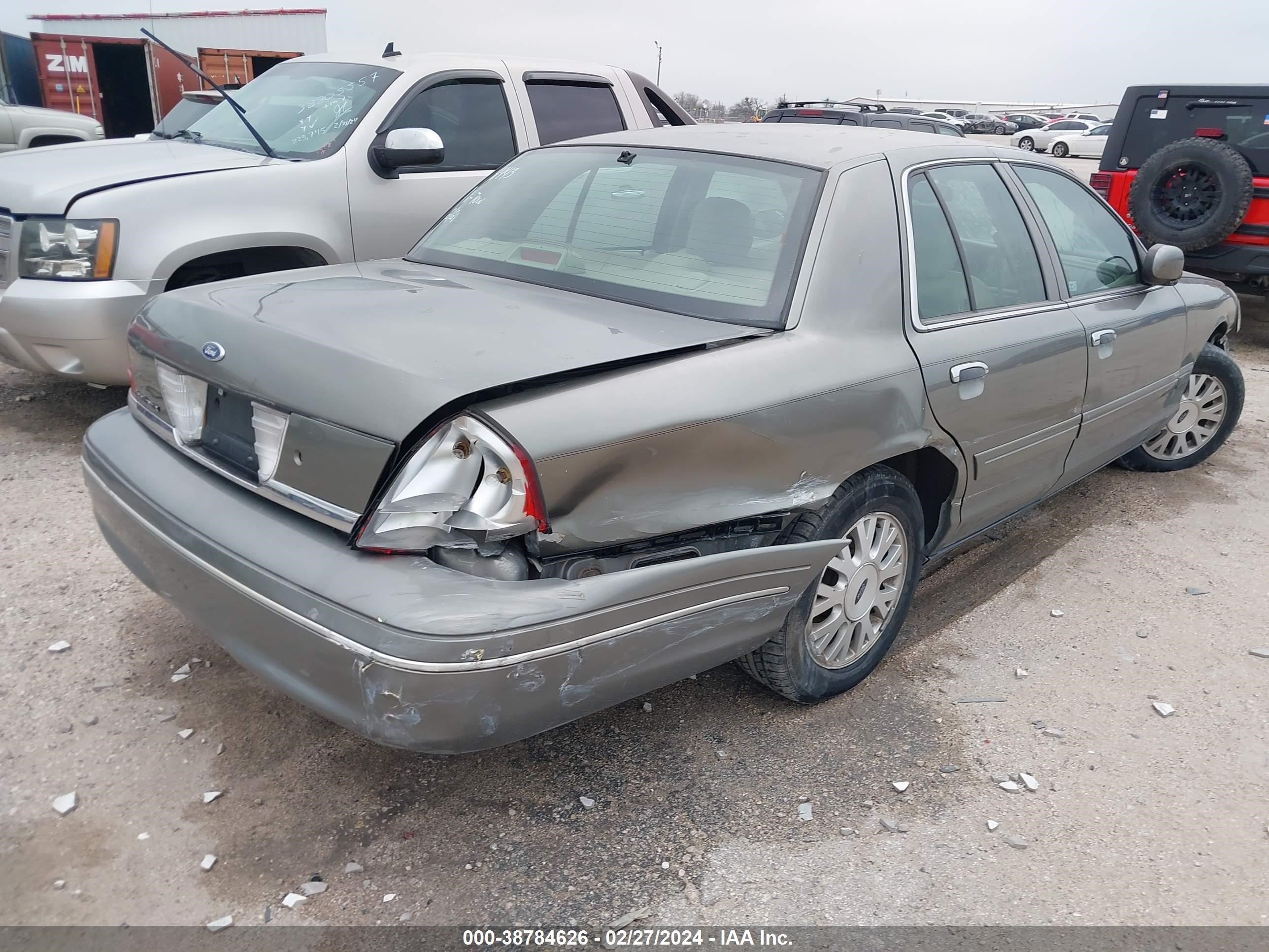 Photo 3 VIN: 2FAFP74W33X214943 - FORD CROWN VICTORIA 