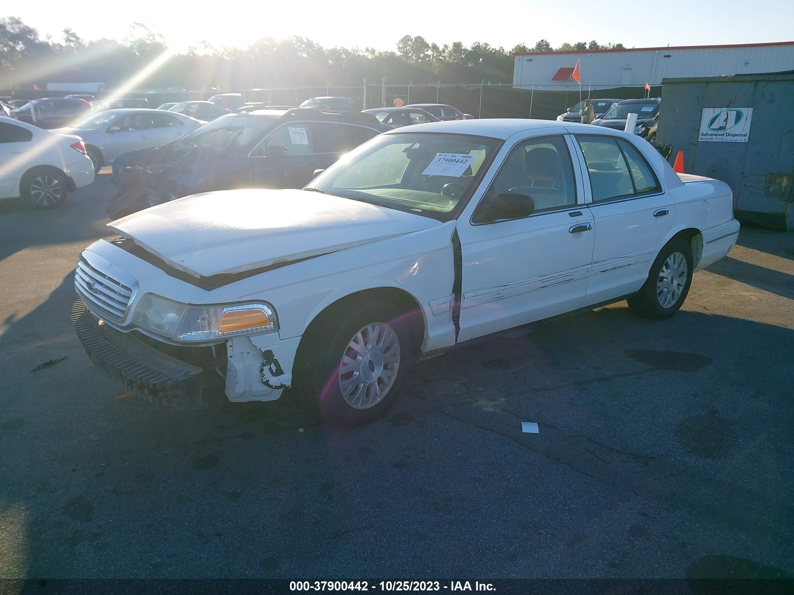 Photo 1 VIN: 2FAFP74W35X110262 - FORD CROWN VICTORIA 