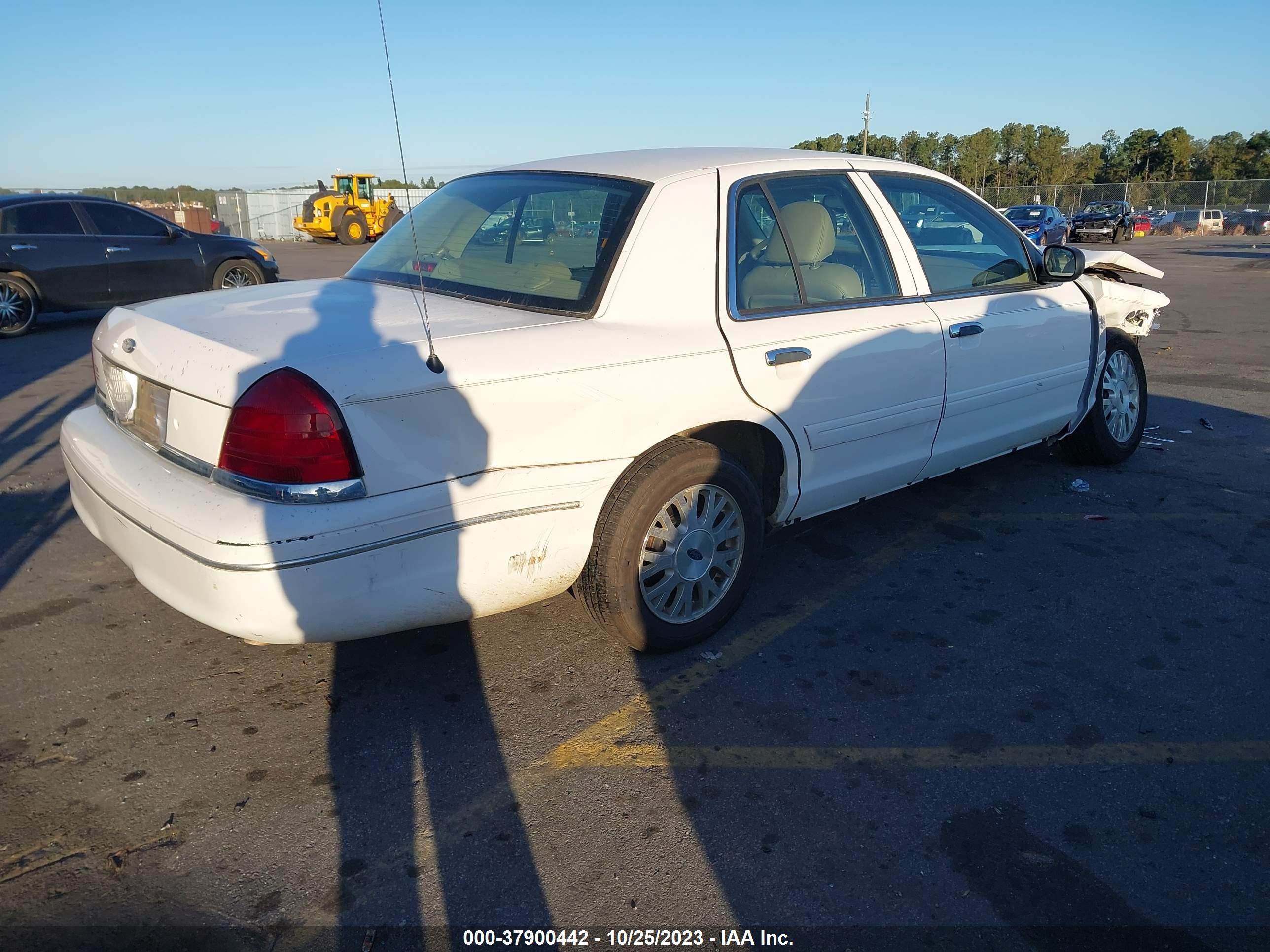 Photo 3 VIN: 2FAFP74W35X110262 - FORD CROWN VICTORIA 