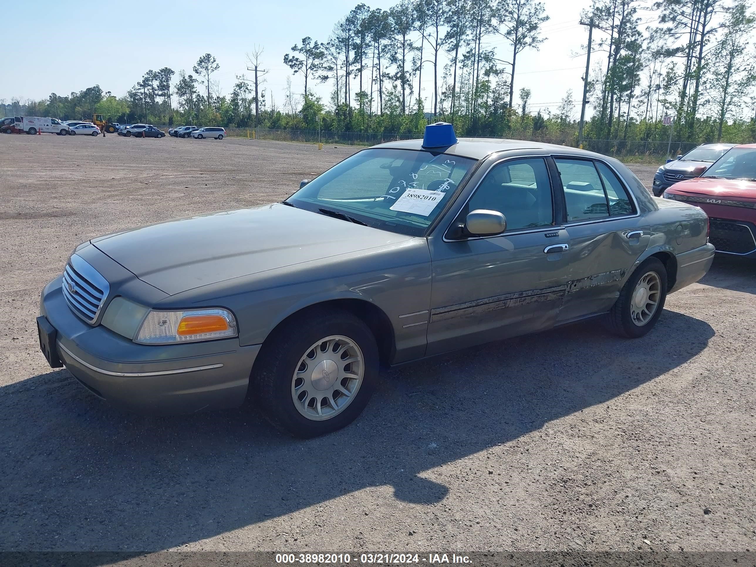 Photo 1 VIN: 2FAFP74W3WX108707 - FORD CROWN VICTORIA 