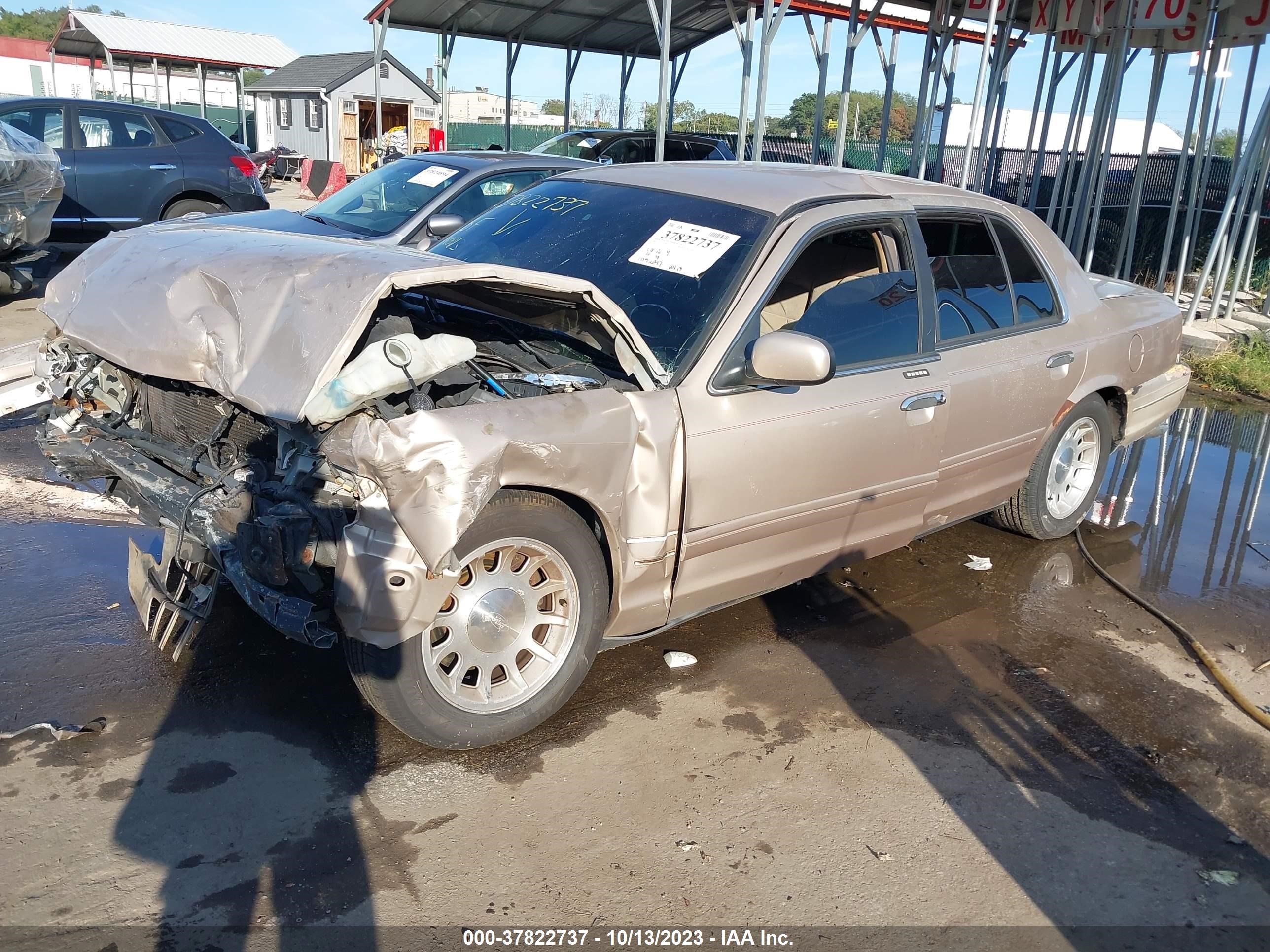 Photo 1 VIN: 2FAFP74W3WX170544 - FORD CROWN VICTORIA 