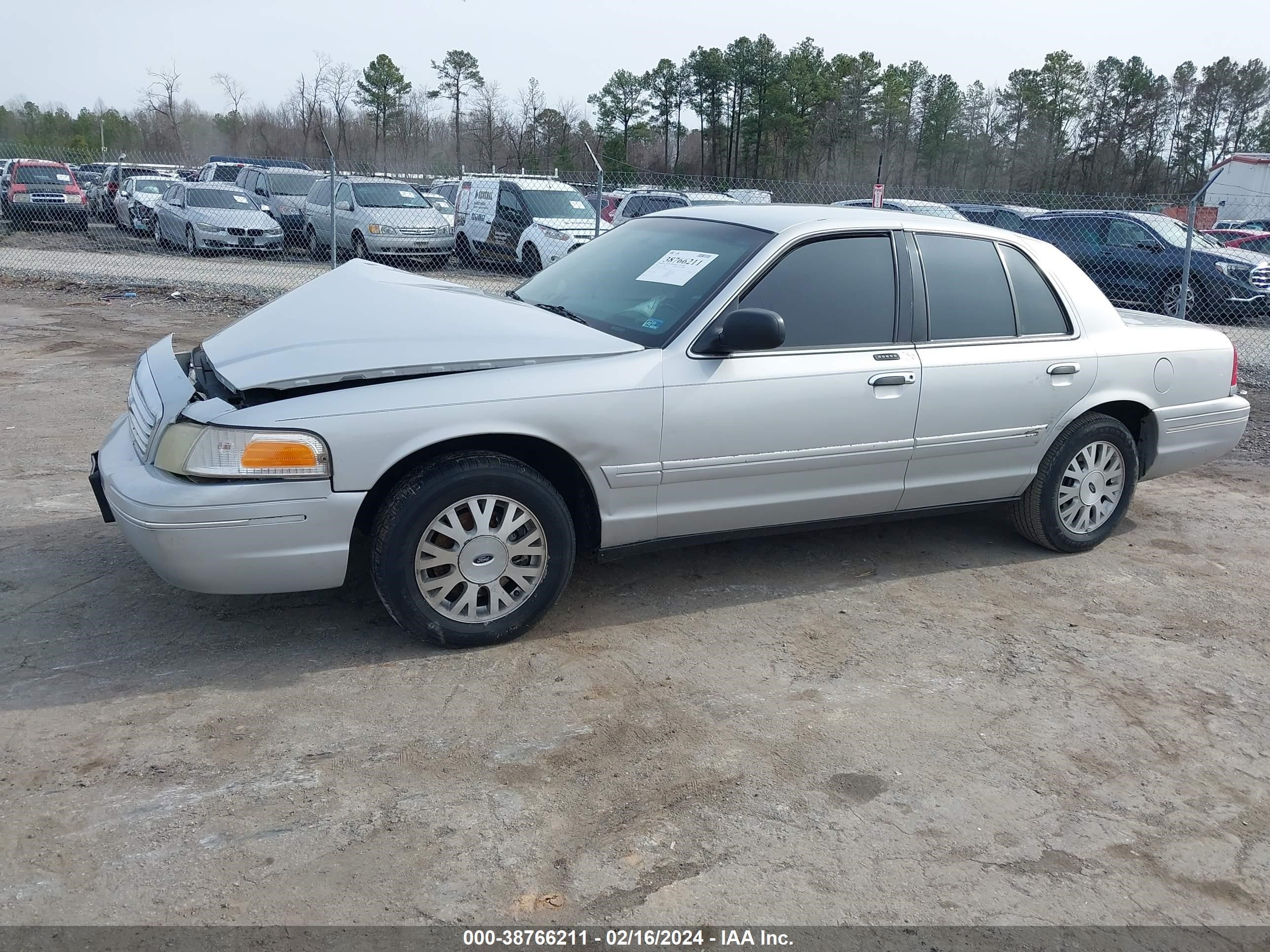 Photo 1 VIN: 2FAFP74W43X120909 - FORD CROWN VICTORIA 