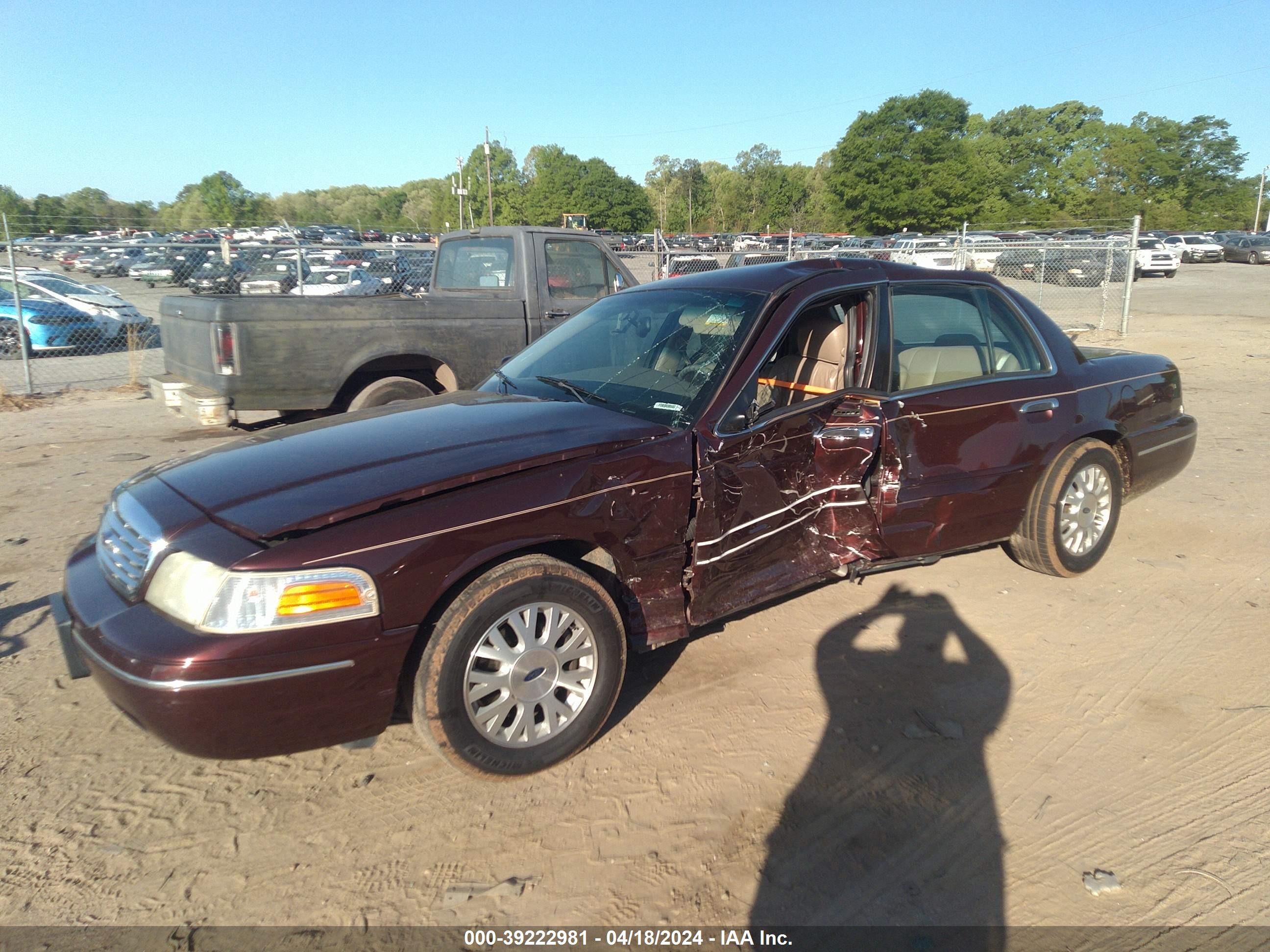 Photo 1 VIN: 2FAFP74W43X158950 - FORD CROWN VICTORIA 