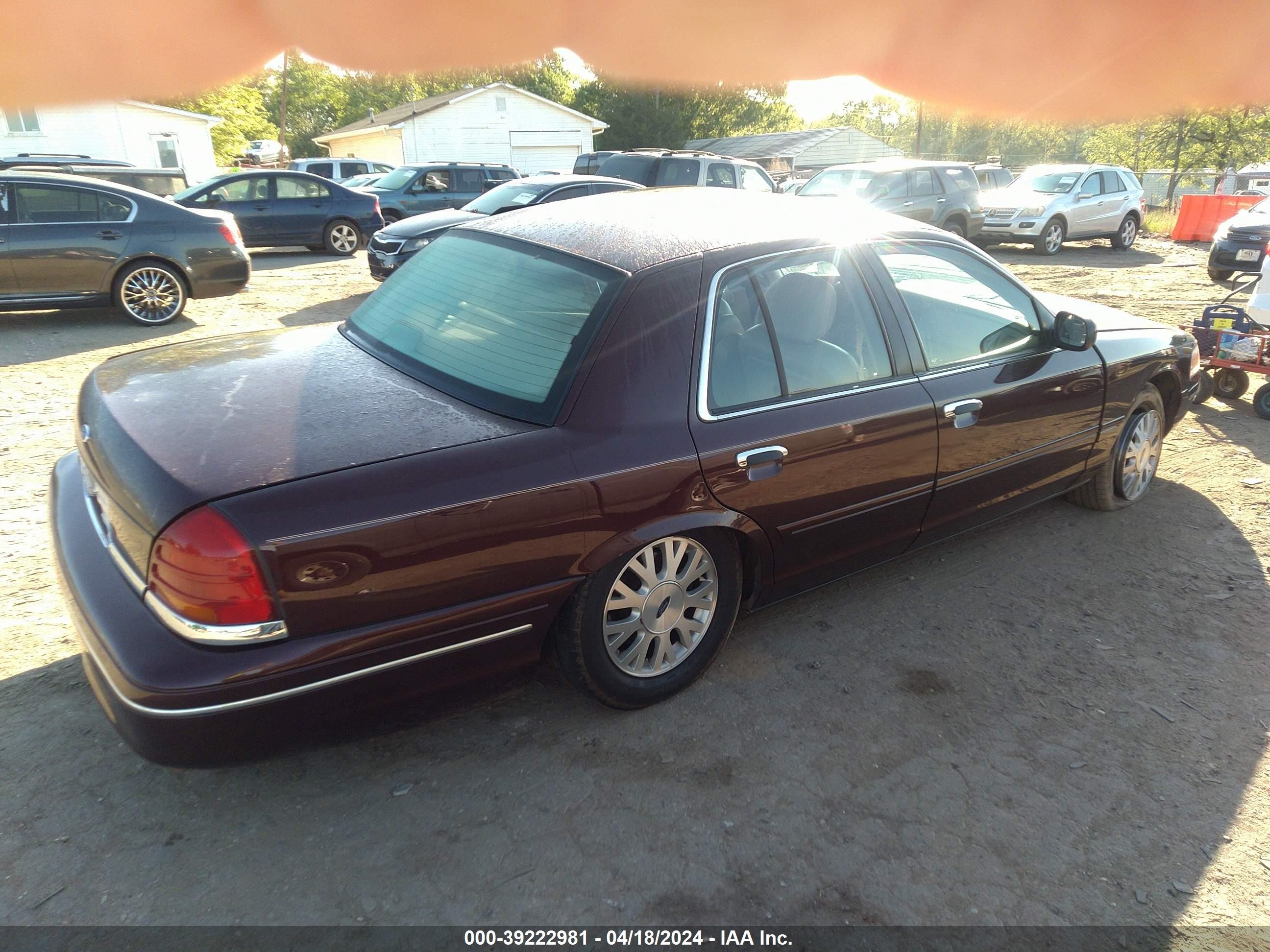 Photo 3 VIN: 2FAFP74W43X158950 - FORD CROWN VICTORIA 