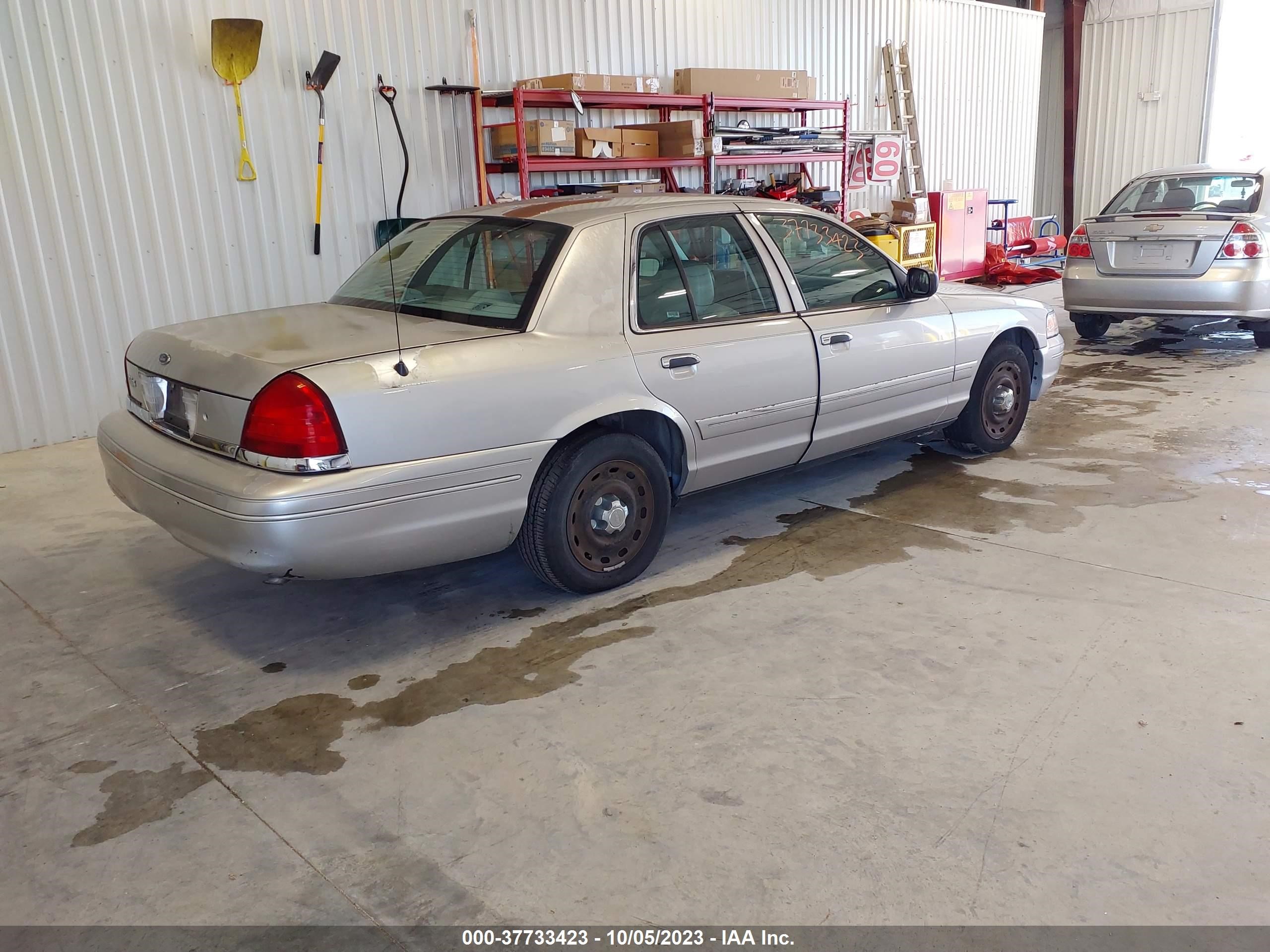 Photo 3 VIN: 2FAFP74W45X157106 - FORD CROWN VICTORIA 