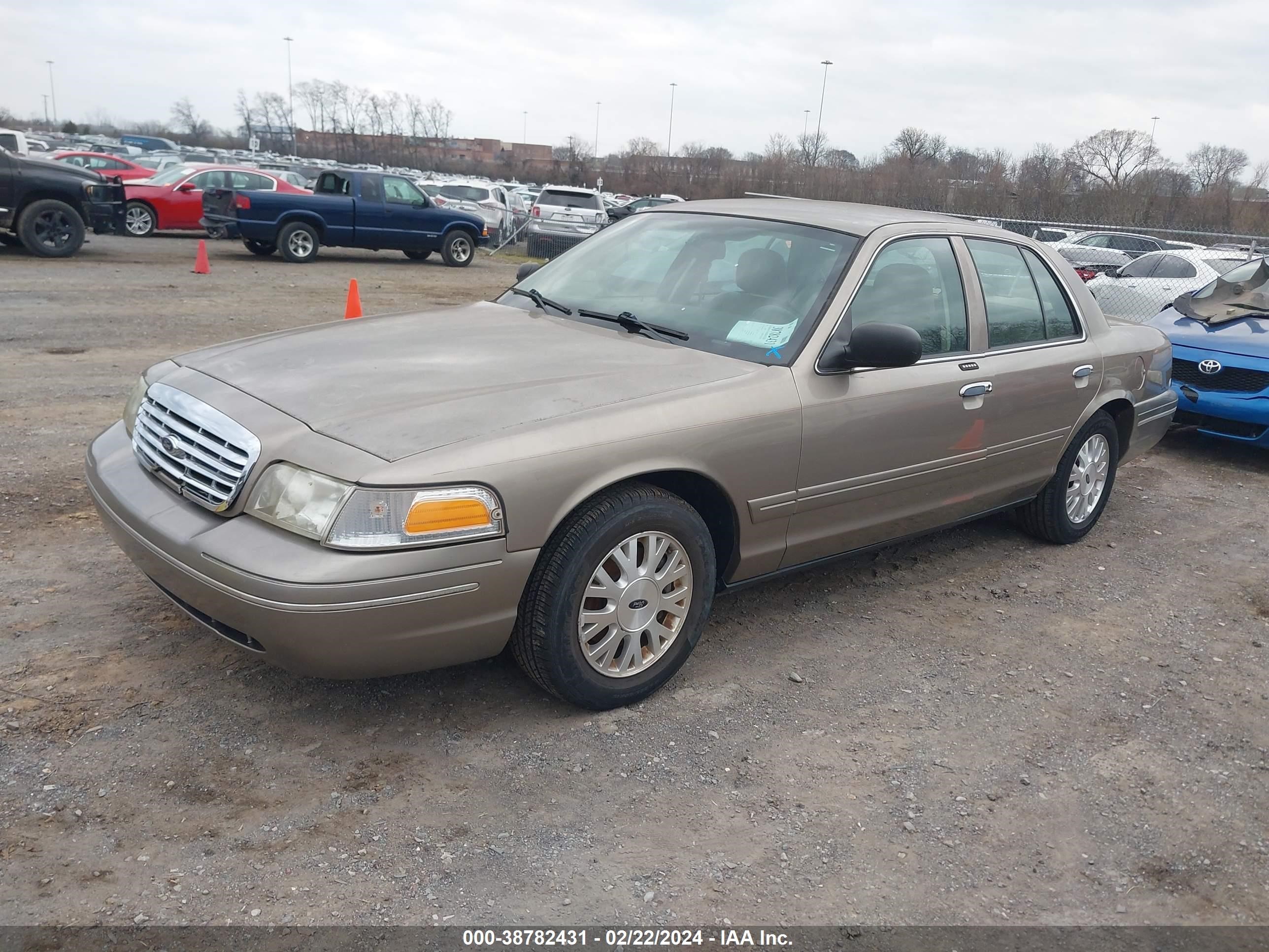 Photo 1 VIN: 2FAFP74W53X218430 - FORD CROWN VICTORIA 