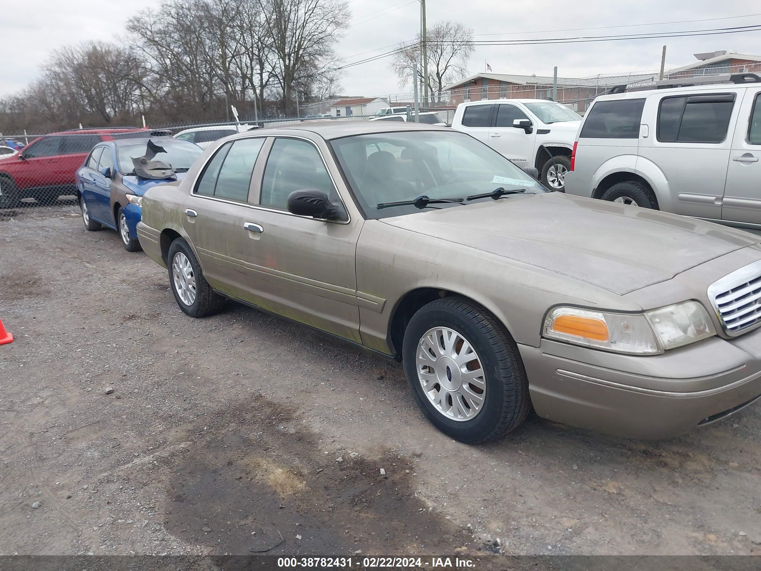 Photo 5 VIN: 2FAFP74W53X218430 - FORD CROWN VICTORIA 