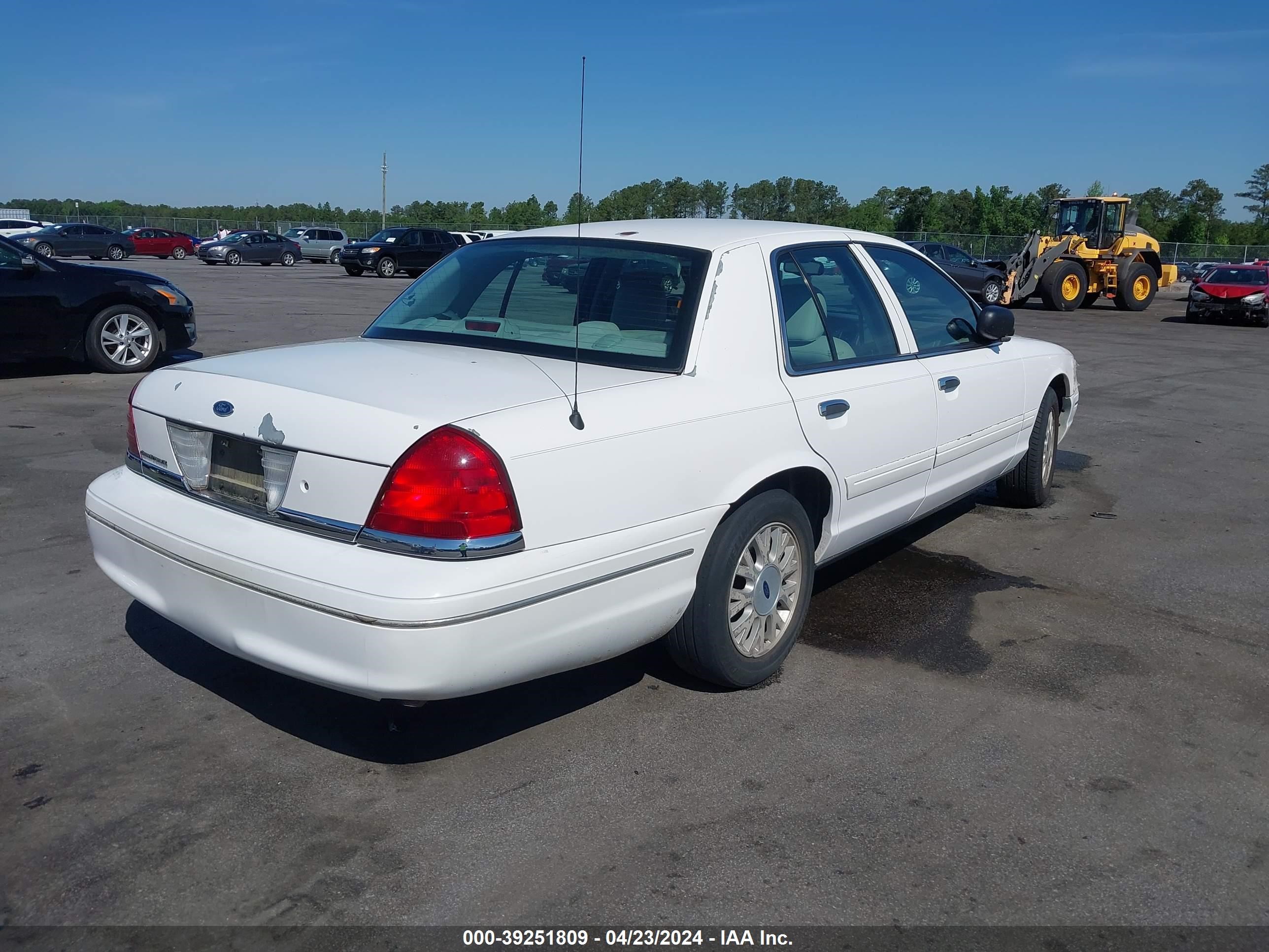 Photo 3 VIN: 2FAFP74W55X155509 - FORD CROWN VICTORIA 