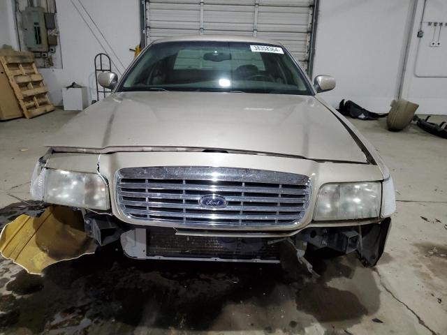 Photo 4 VIN: 2FAFP74W5YX132624 - FORD CROWN VIC 