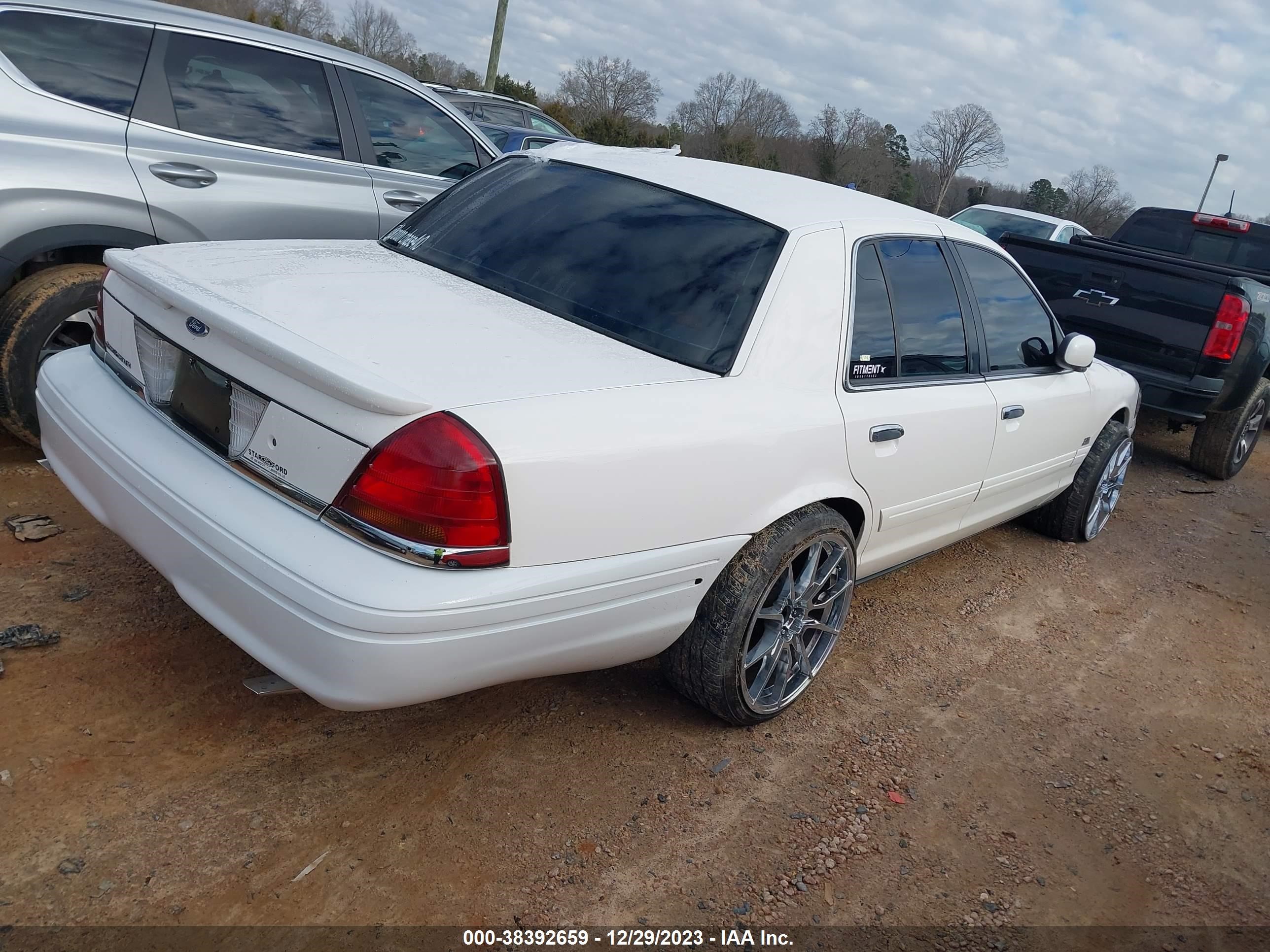 Photo 3 VIN: 2FAFP74W63X134133 - FORD CROWN VICTORIA 