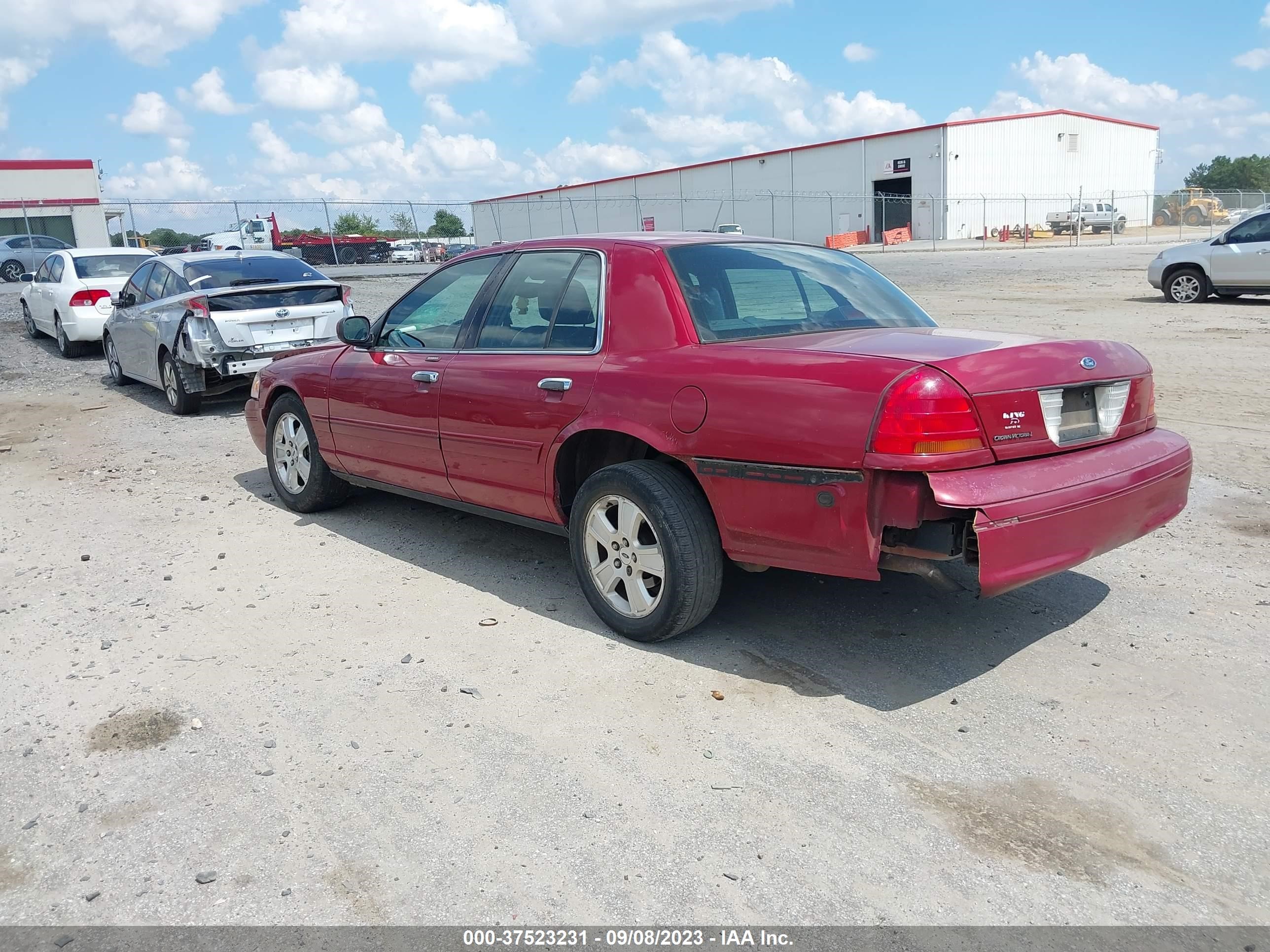 Photo 2 VIN: 2FAFP74W63X162594 - FORD CROWN VICTORIA 