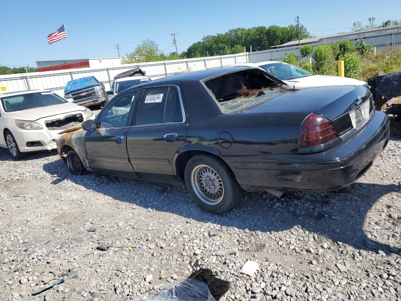 Photo 1 VIN: 2FAFP74W6WX190660 - FORD CROWN VICTORIA 