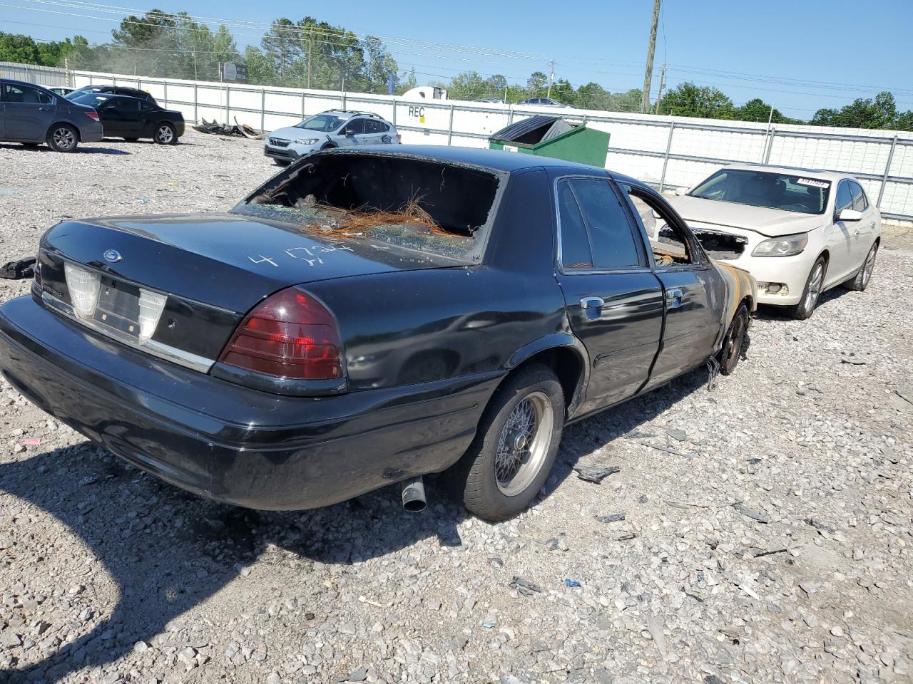 Photo 2 VIN: 2FAFP74W6WX190660 - FORD CROWN VICTORIA 