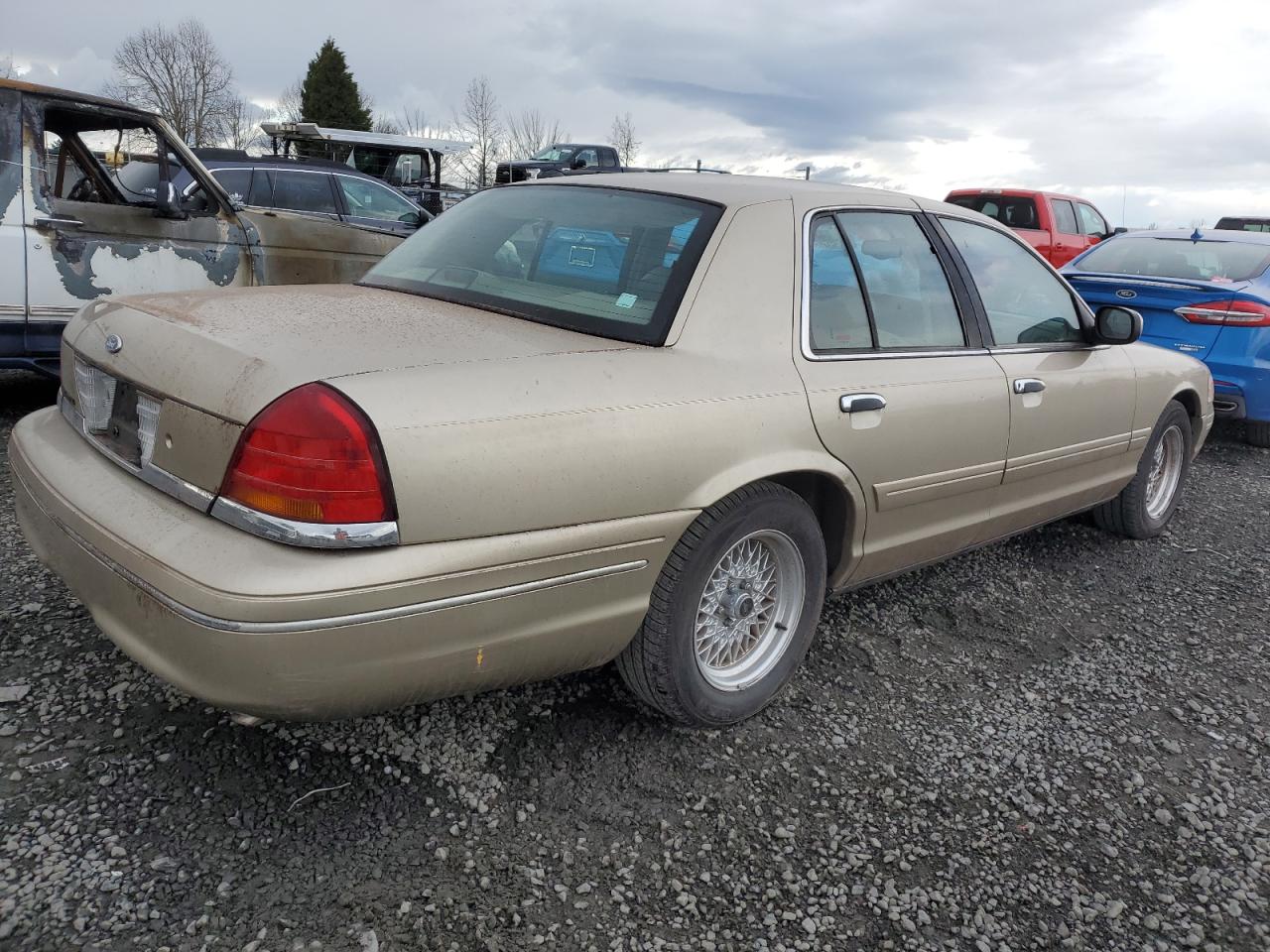 Photo 2 VIN: 2FAFP74W6XX101459 - FORD CROWN VICTORIA 