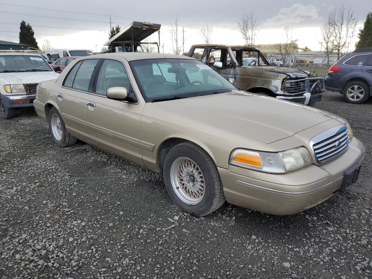 Photo 3 VIN: 2FAFP74W6XX101459 - FORD CROWN VICTORIA 