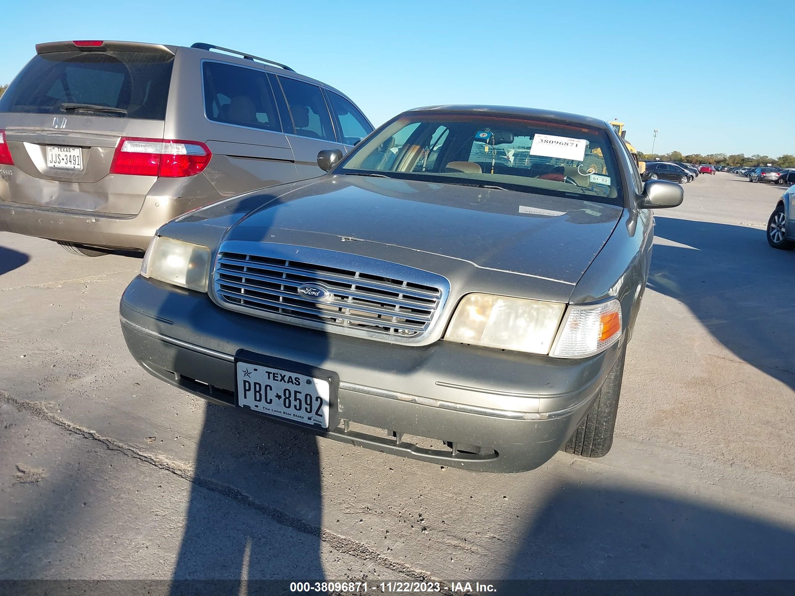 Photo 1 VIN: 2FAFP74W6XX221097 - FORD CROWN VICTORIA 