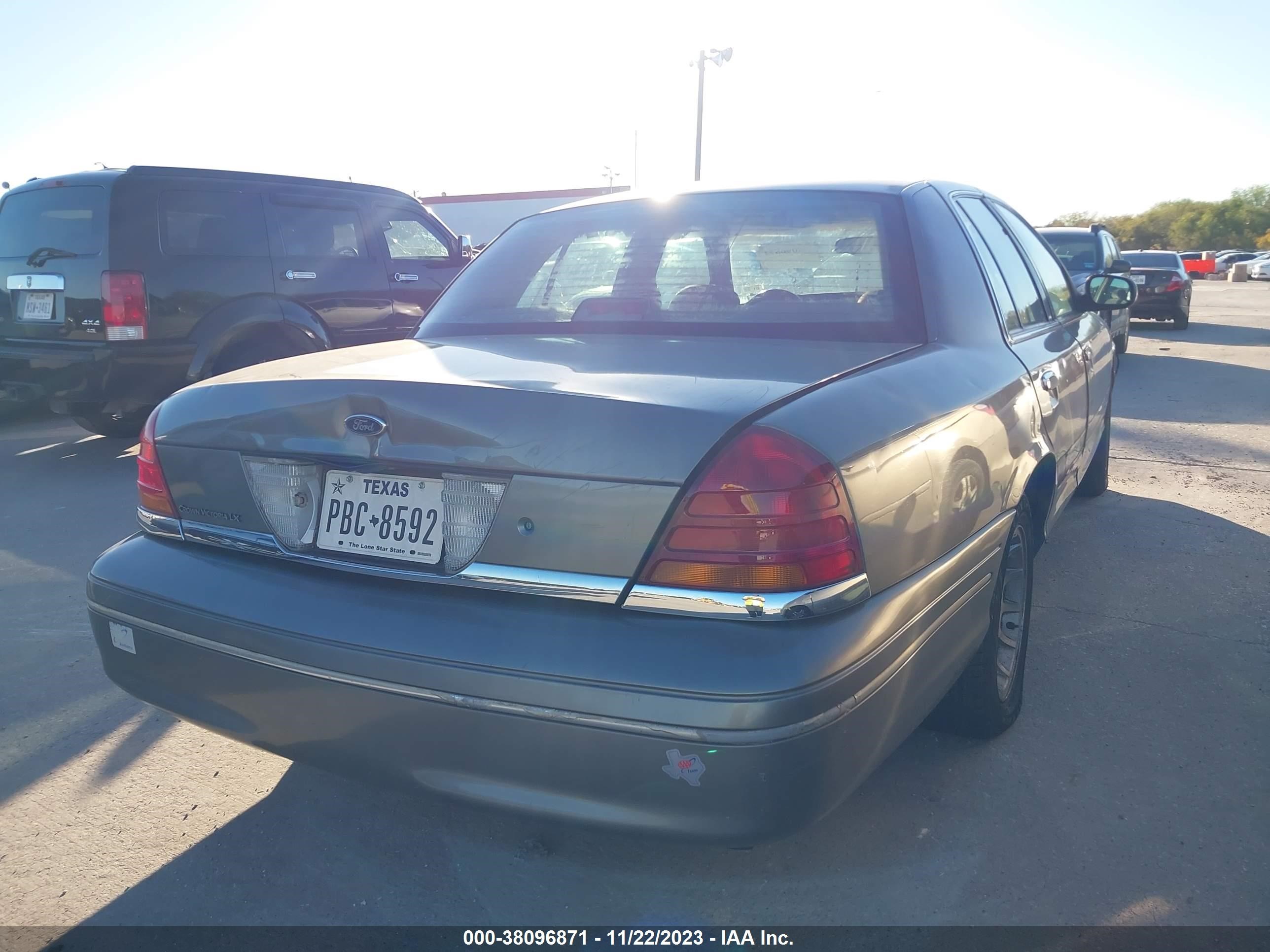 Photo 3 VIN: 2FAFP74W6XX221097 - FORD CROWN VICTORIA 