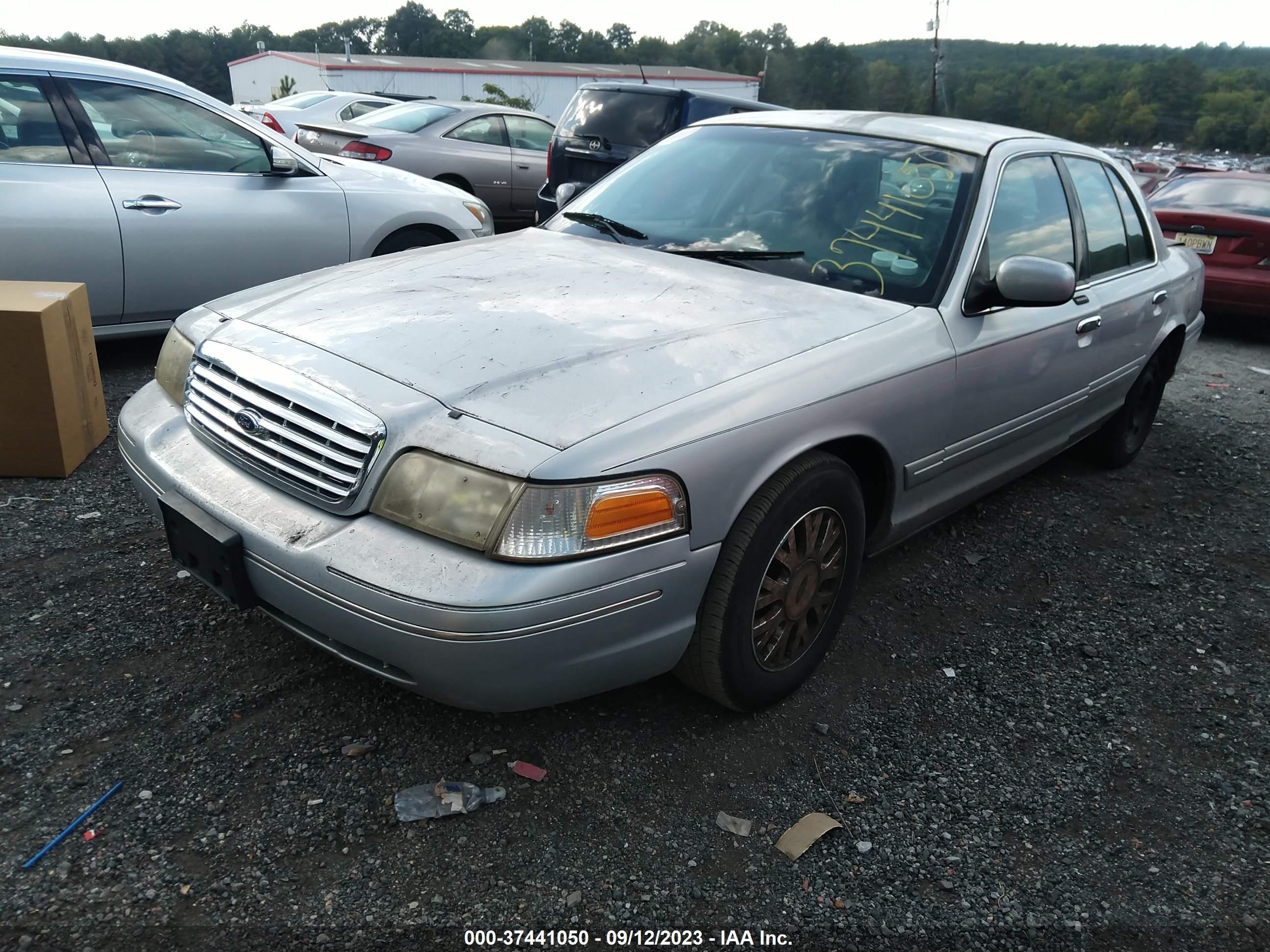 Photo 1 VIN: 2FAFP74W73X146033 - FORD CROWN VICTORIA 