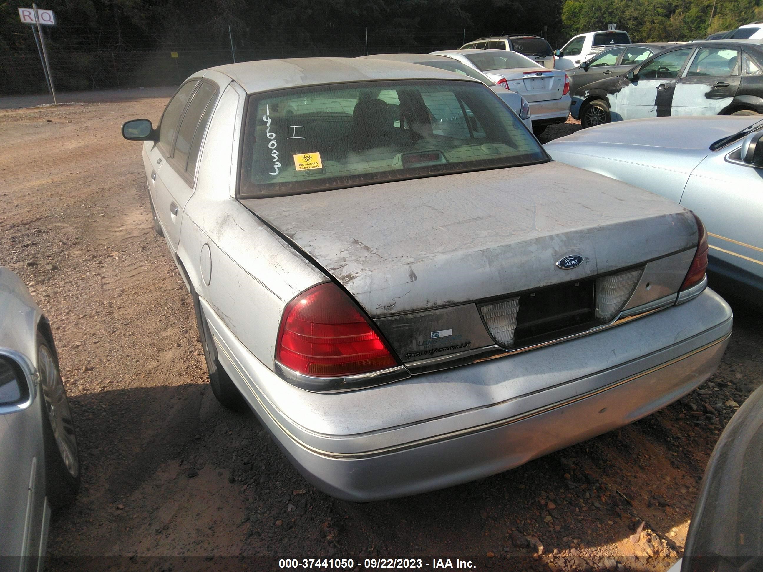 Photo 2 VIN: 2FAFP74W73X146033 - FORD CROWN VICTORIA 