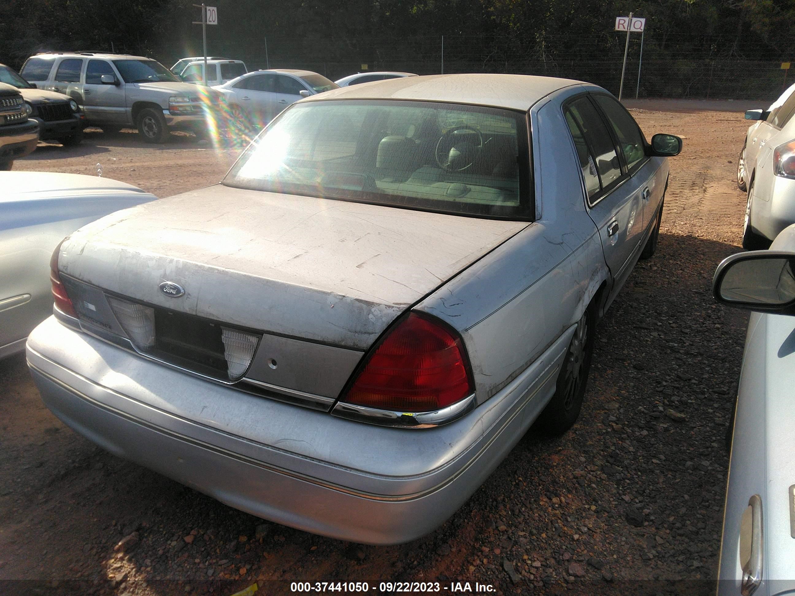 Photo 3 VIN: 2FAFP74W73X146033 - FORD CROWN VICTORIA 