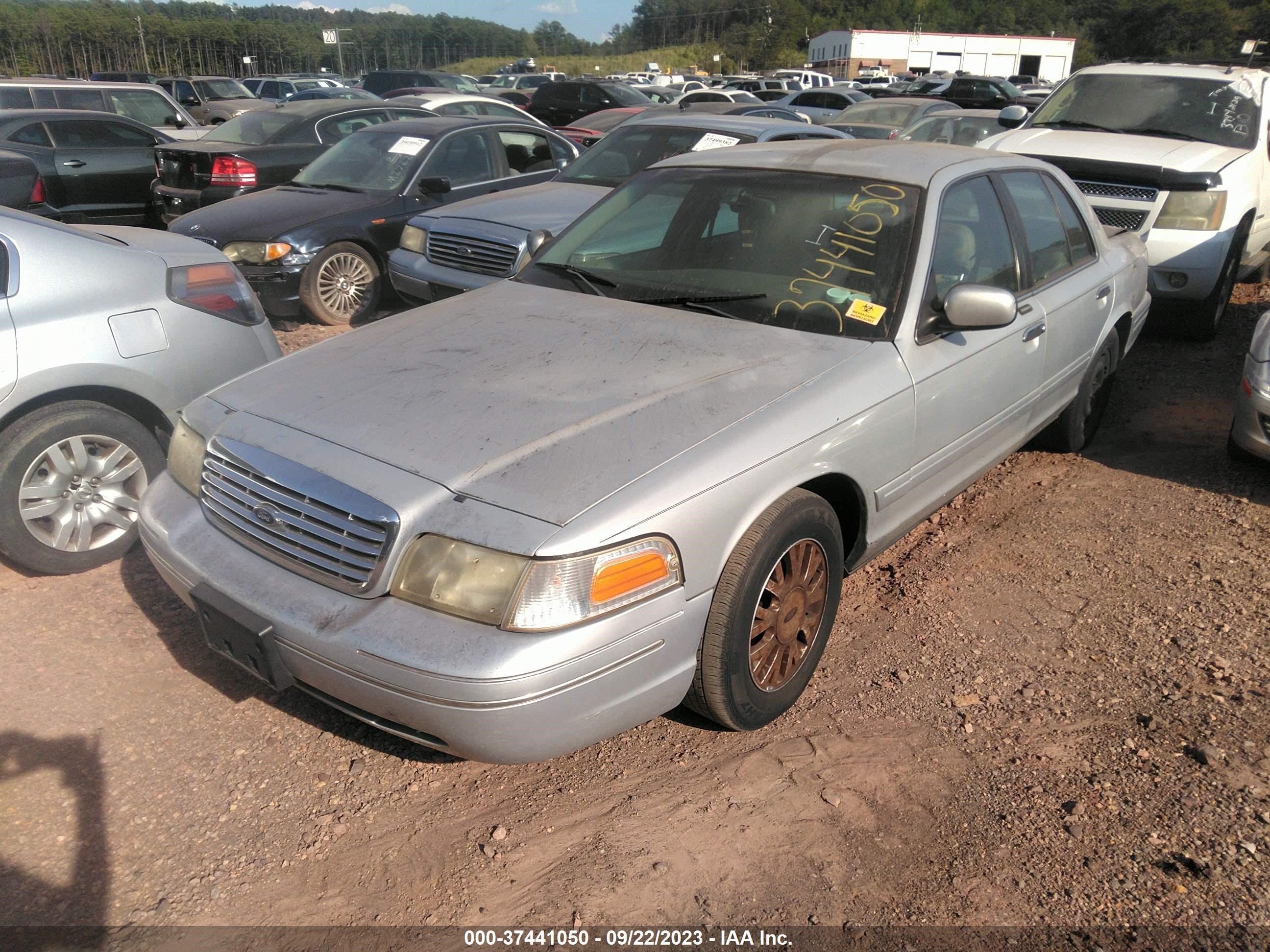 Photo 5 VIN: 2FAFP74W73X146033 - FORD CROWN VICTORIA 