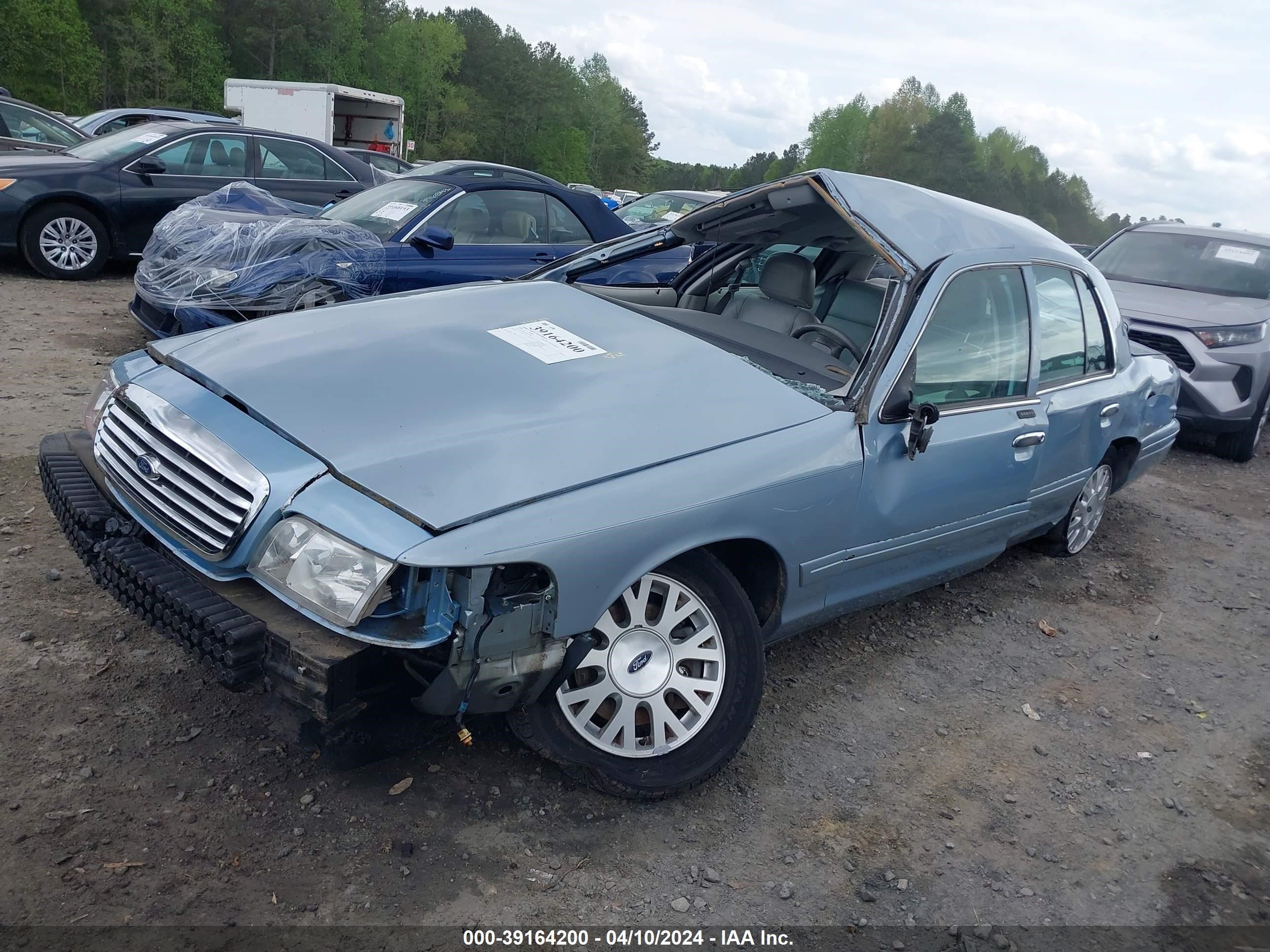 Photo 1 VIN: 2FAFP74W74X112465 - FORD CROWN VICTORIA 