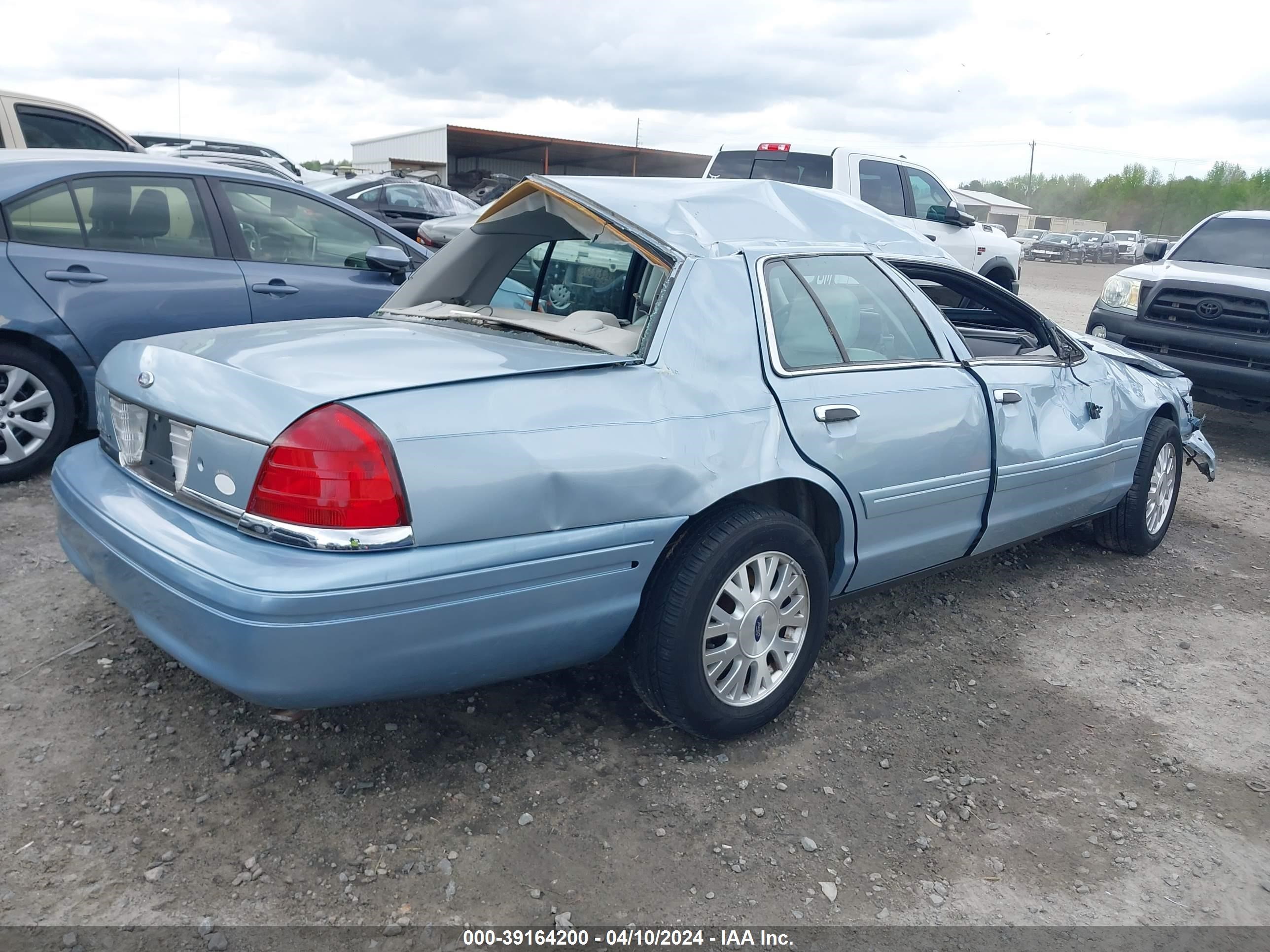 Photo 3 VIN: 2FAFP74W74X112465 - FORD CROWN VICTORIA 