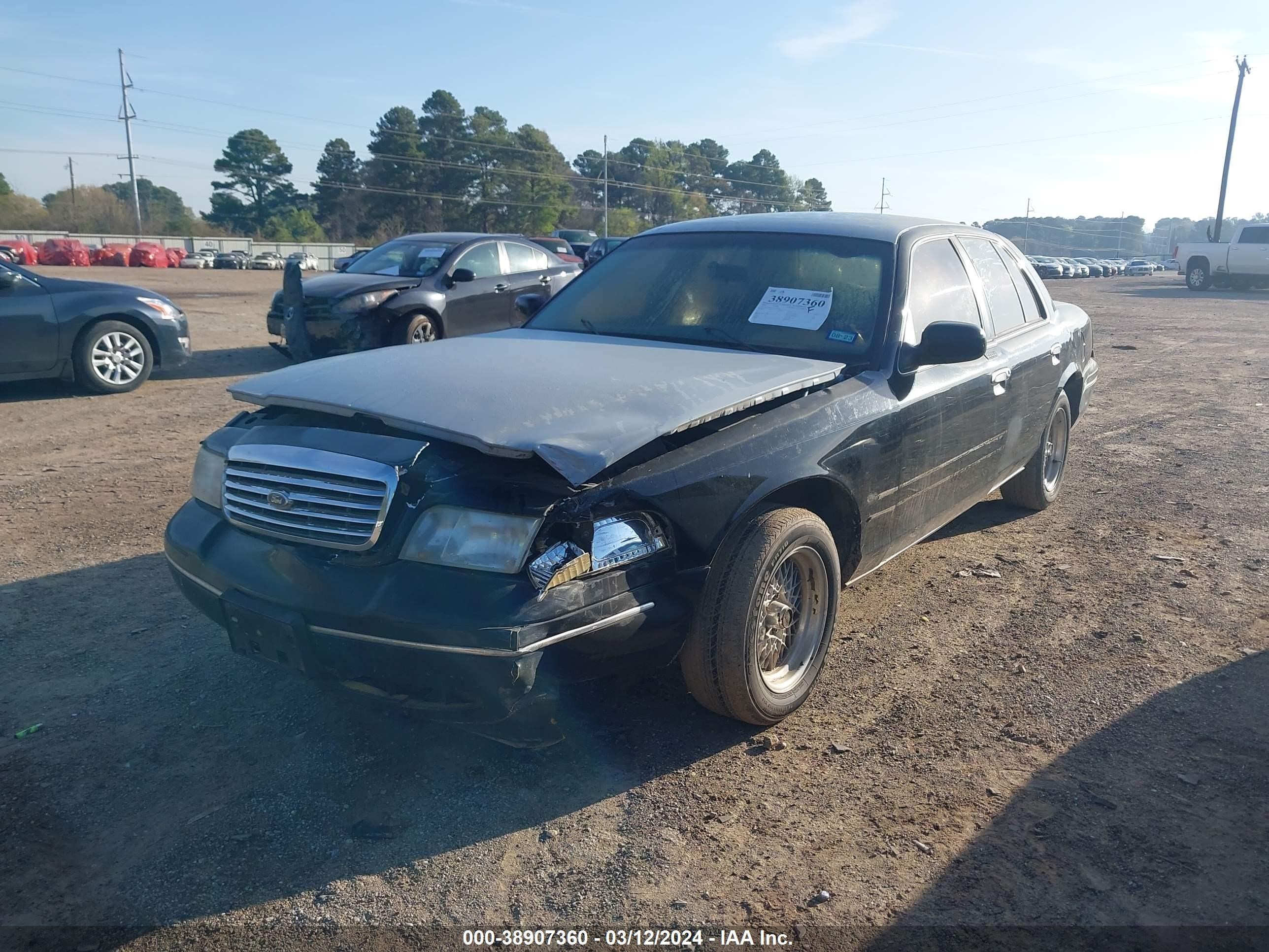 Photo 1 VIN: 2FAFP74W7WX102652 - FORD CROWN VICTORIA 