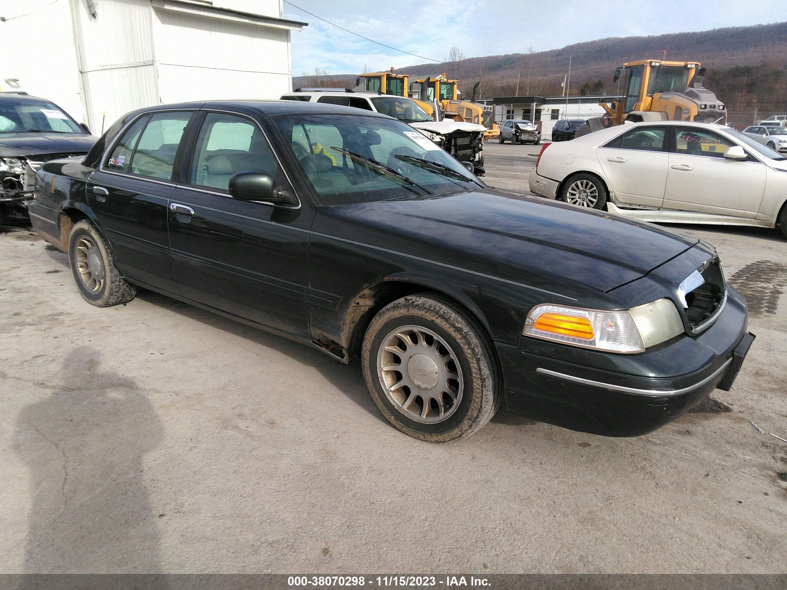 Photo 0 VIN: 2FAFP74W7XX149830 - FORD CROWN VICTORIA 