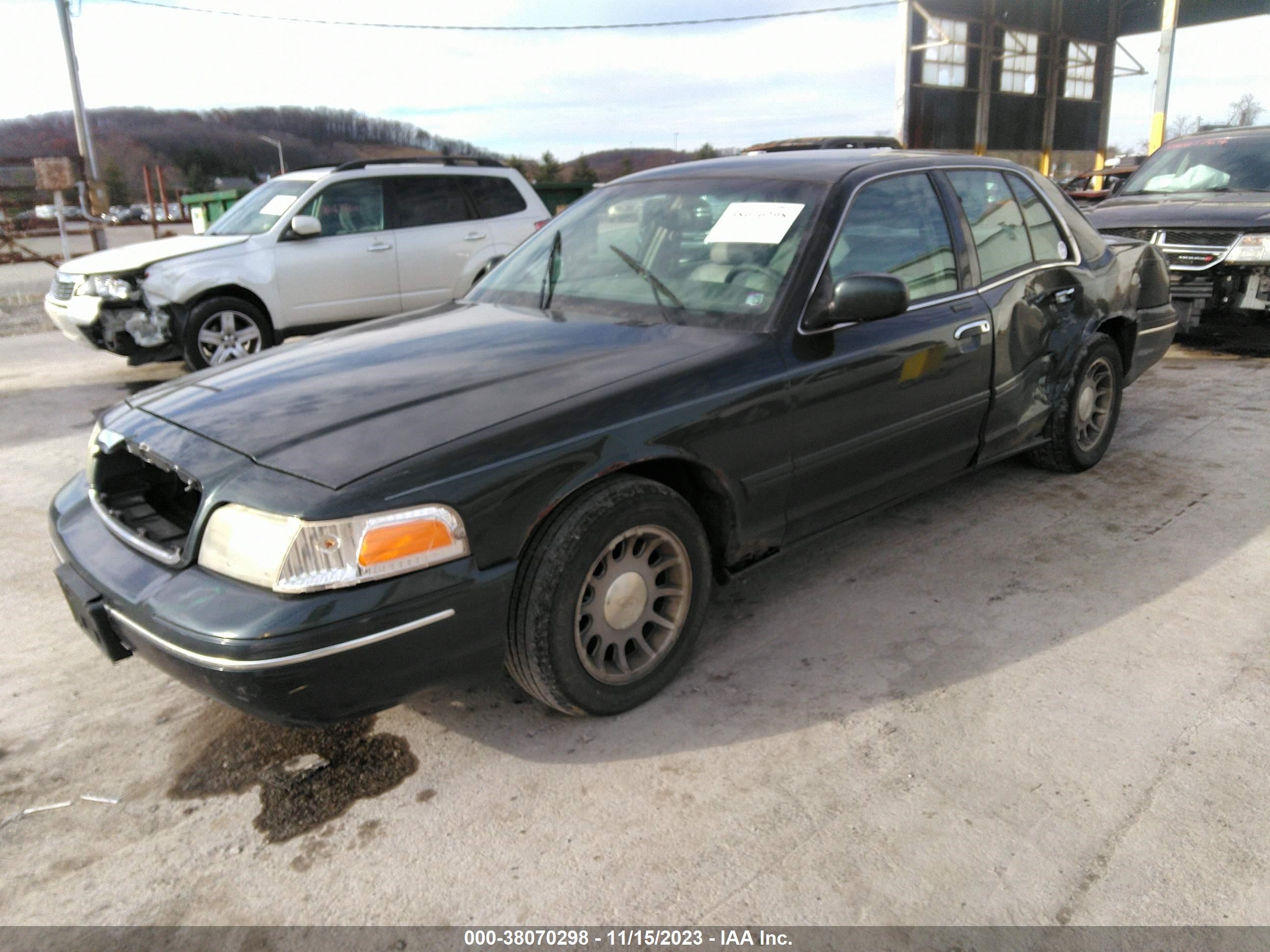 Photo 1 VIN: 2FAFP74W7XX149830 - FORD CROWN VICTORIA 