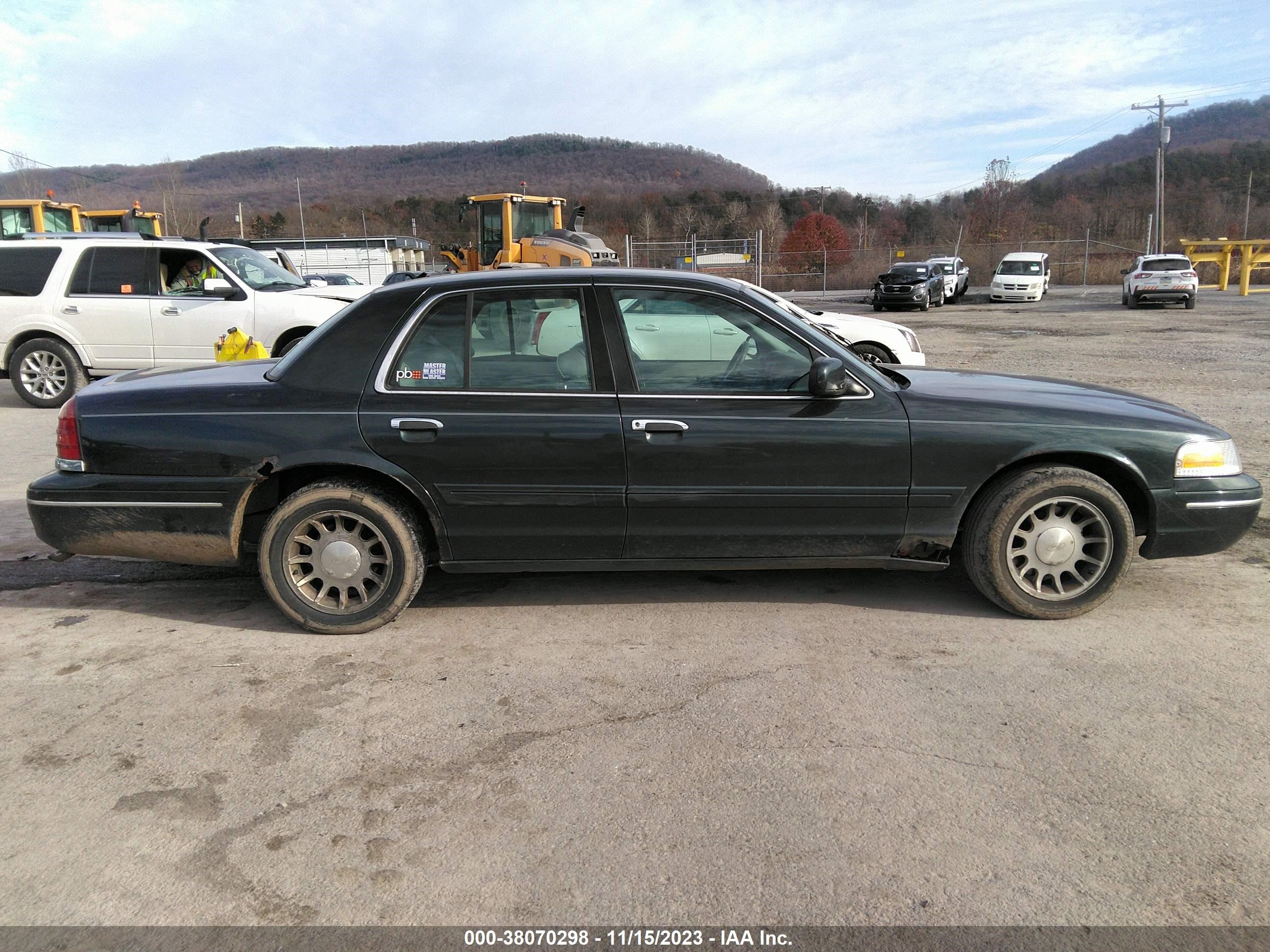 Photo 12 VIN: 2FAFP74W7XX149830 - FORD CROWN VICTORIA 