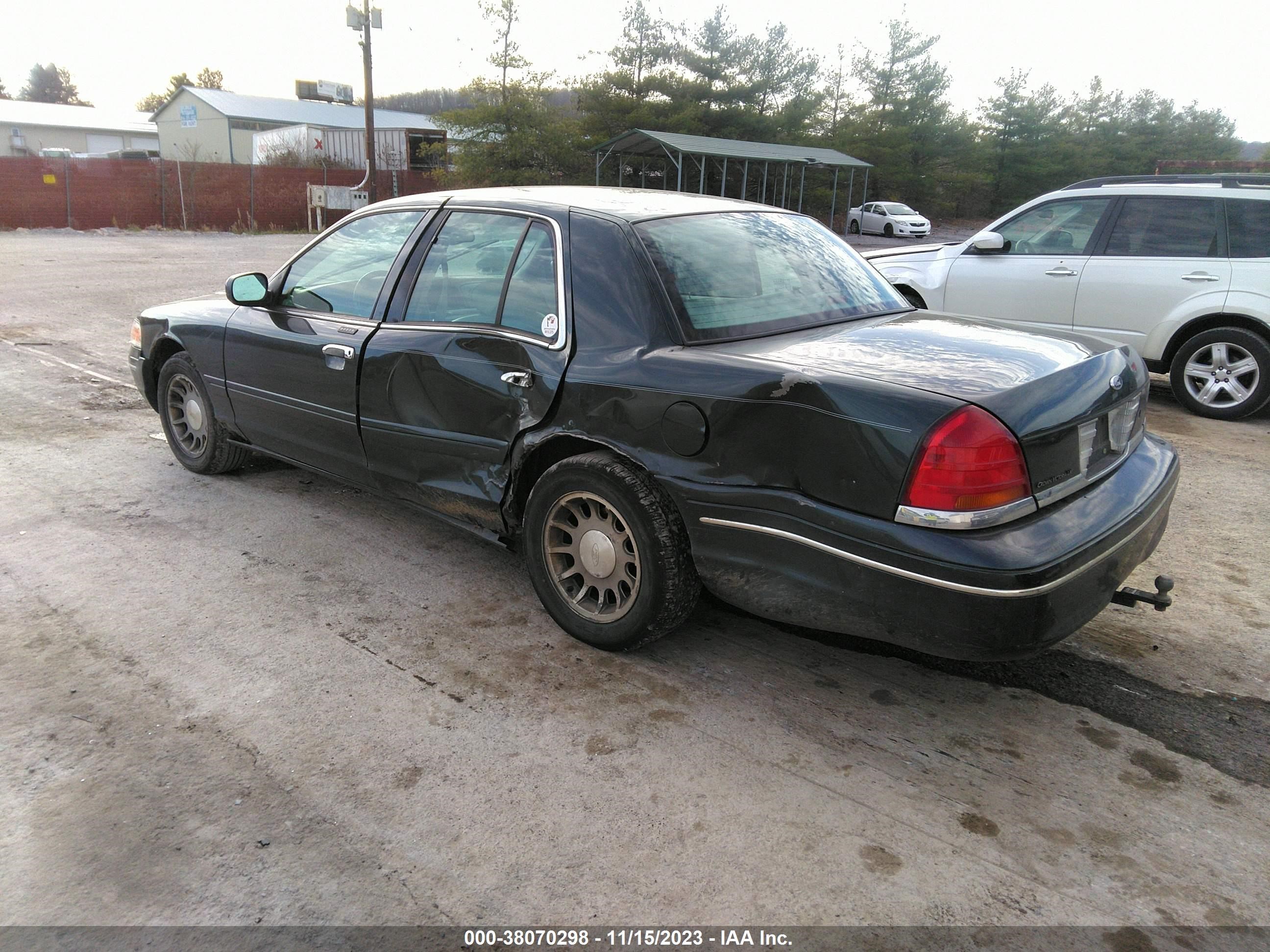 Photo 2 VIN: 2FAFP74W7XX149830 - FORD CROWN VICTORIA 