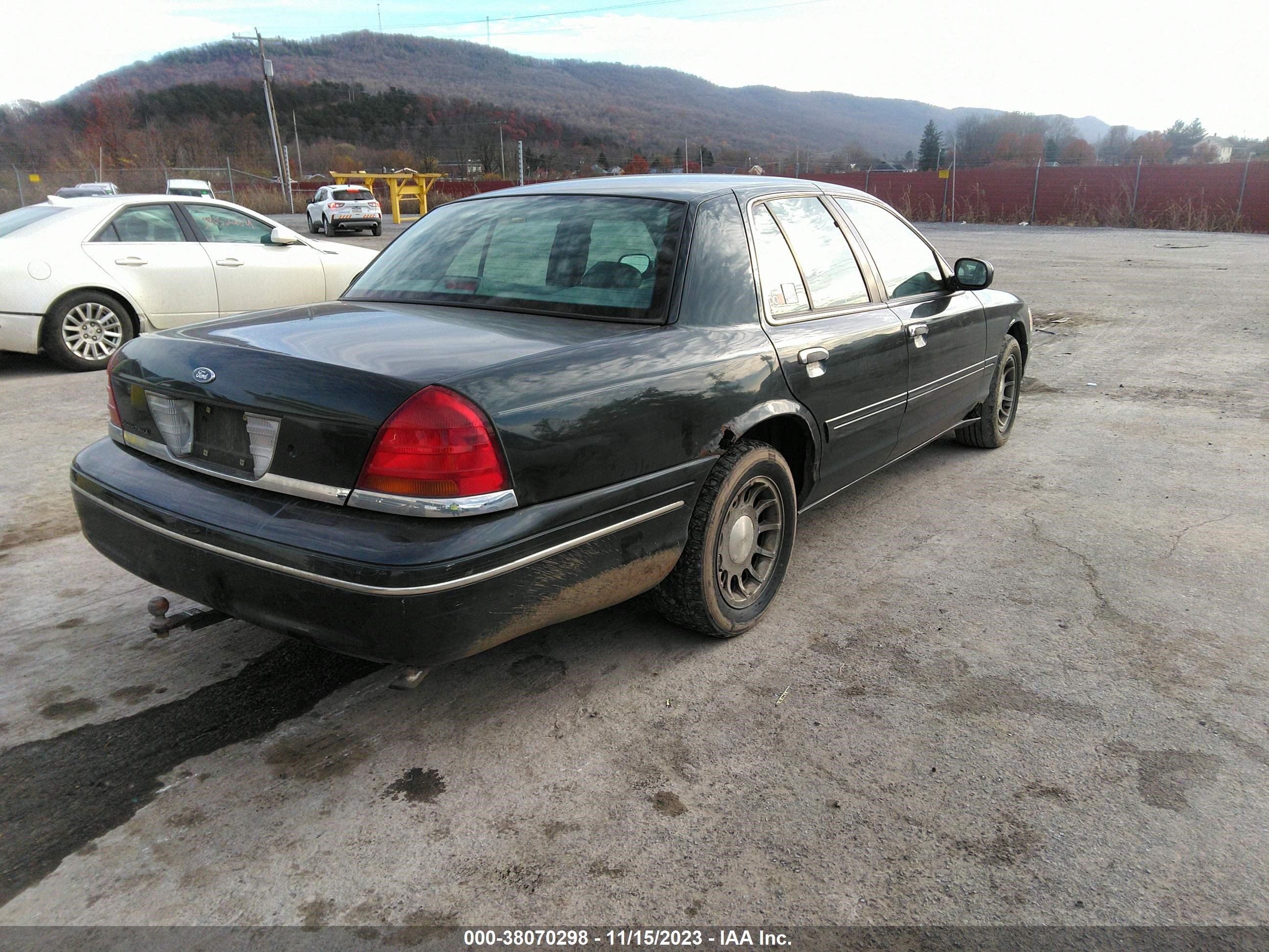 Photo 3 VIN: 2FAFP74W7XX149830 - FORD CROWN VICTORIA 