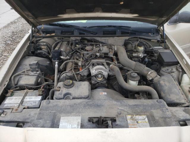 Photo 10 VIN: 2FAFP74W7YX167942 - FORD CROWN VIC 