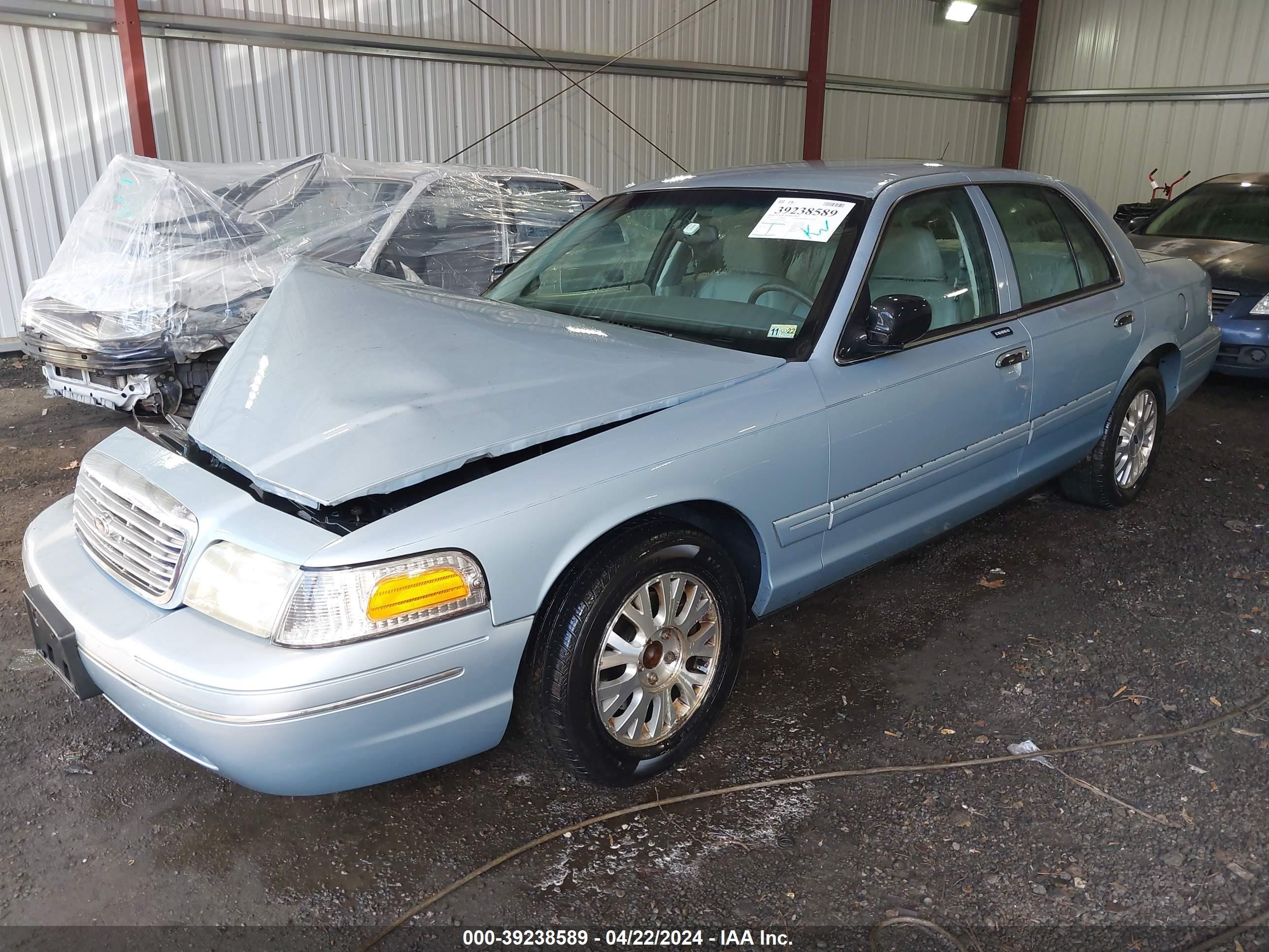 Photo 1 VIN: 2FAFP74W83X188484 - FORD CROWN VICTORIA 