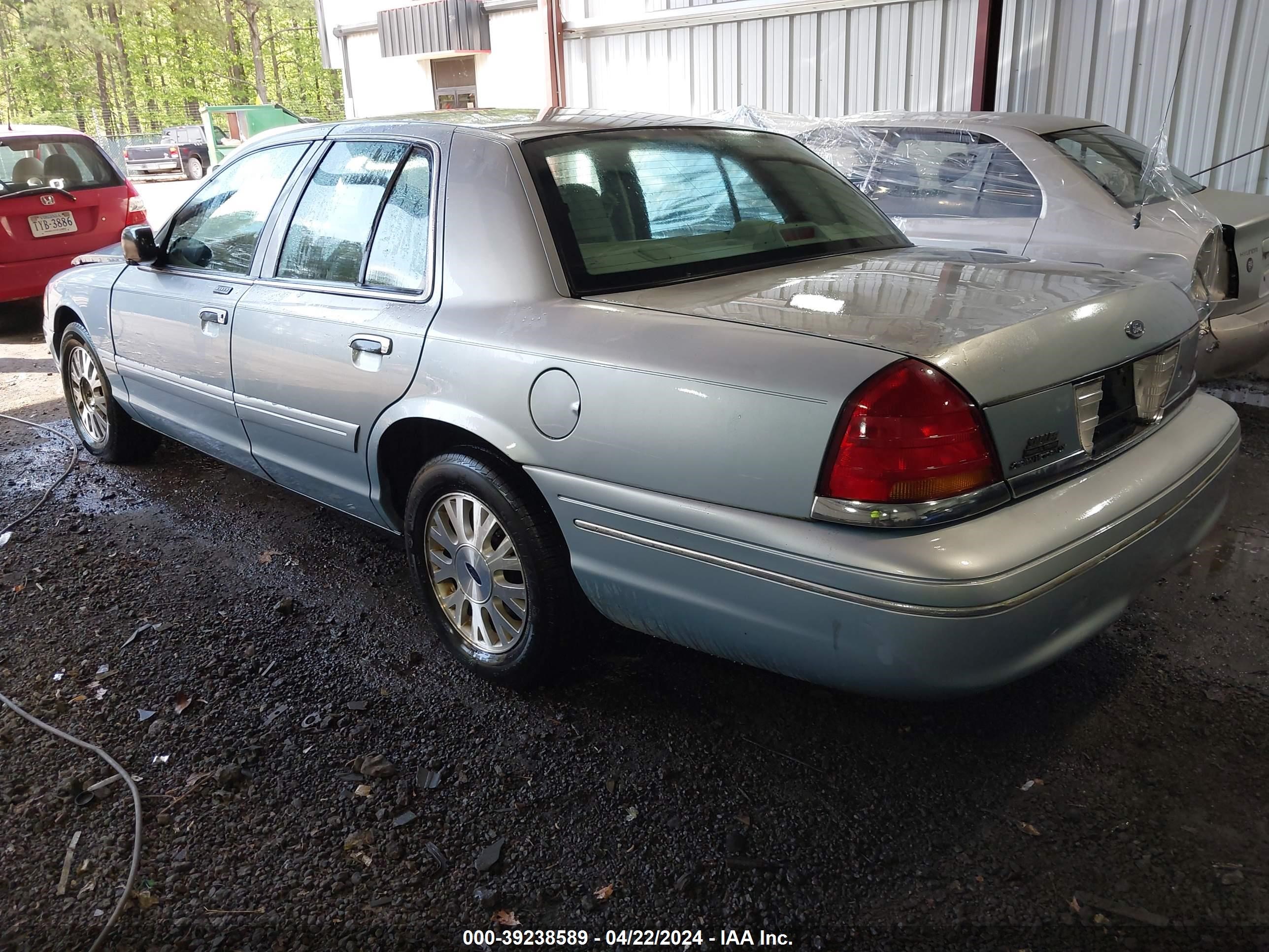 Photo 2 VIN: 2FAFP74W83X188484 - FORD CROWN VICTORIA 