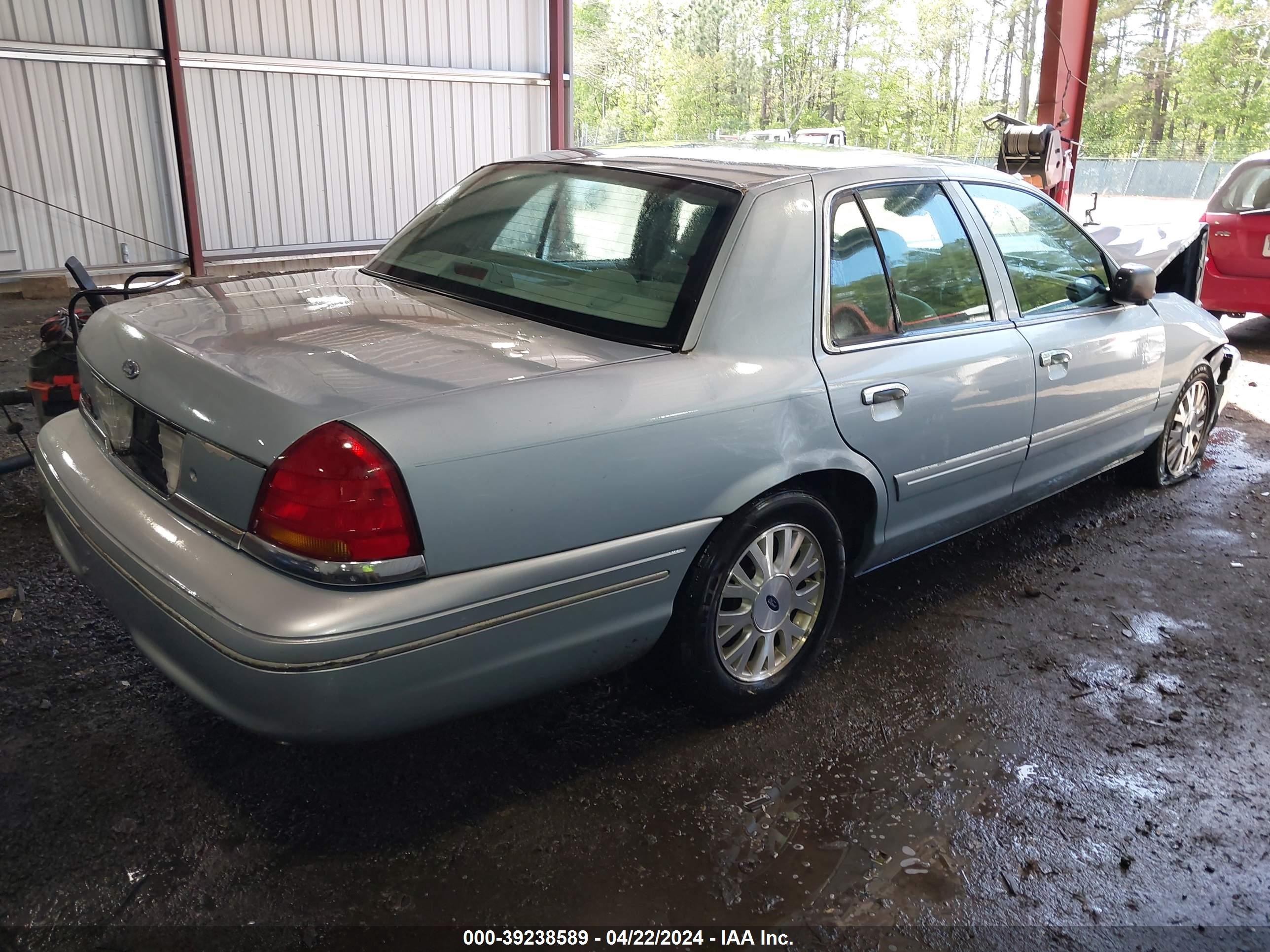 Photo 3 VIN: 2FAFP74W83X188484 - FORD CROWN VICTORIA 