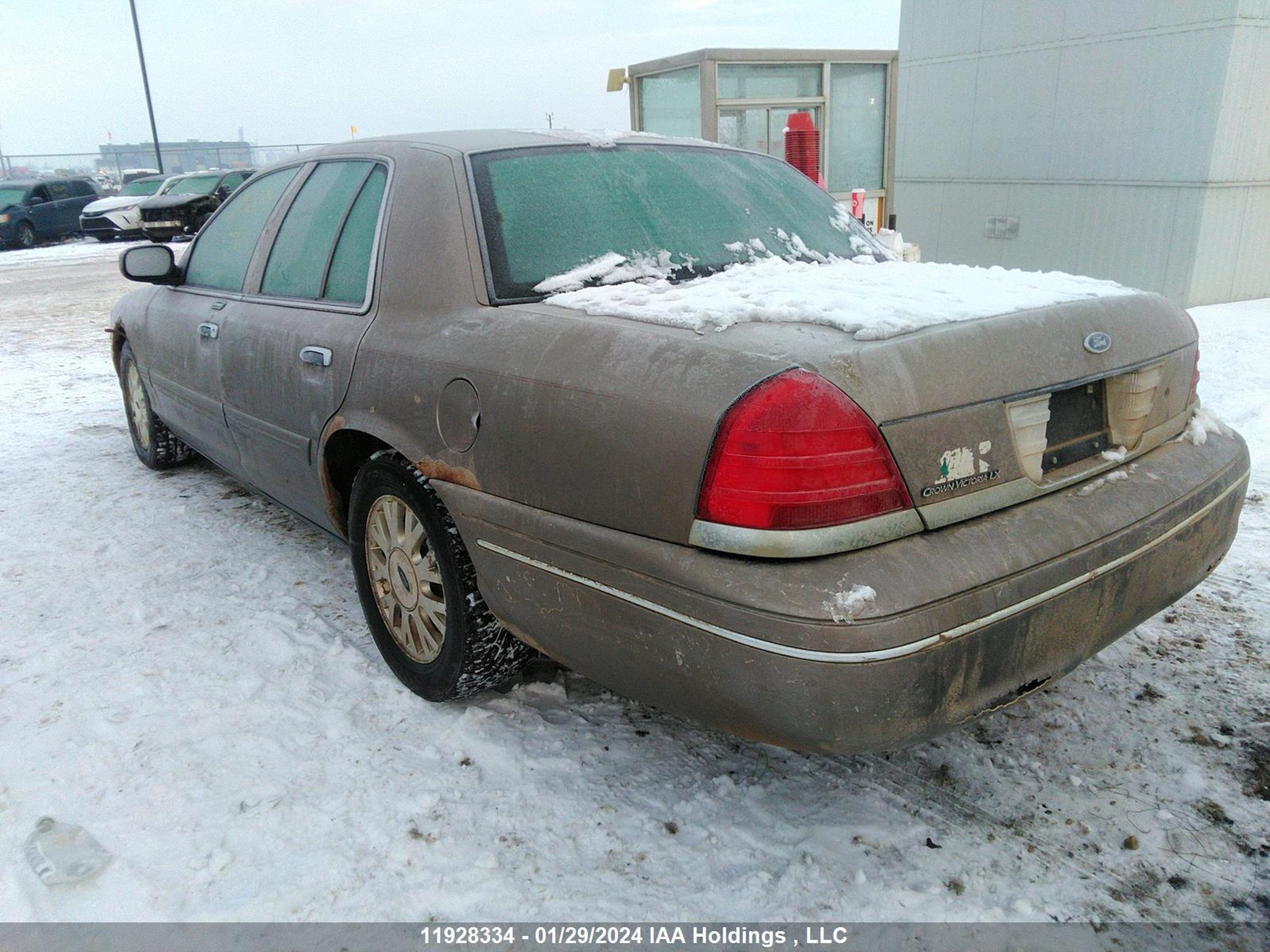 Photo 2 VIN: 2FAFP74W84X174246 - FORD CROWN VICTORIA 