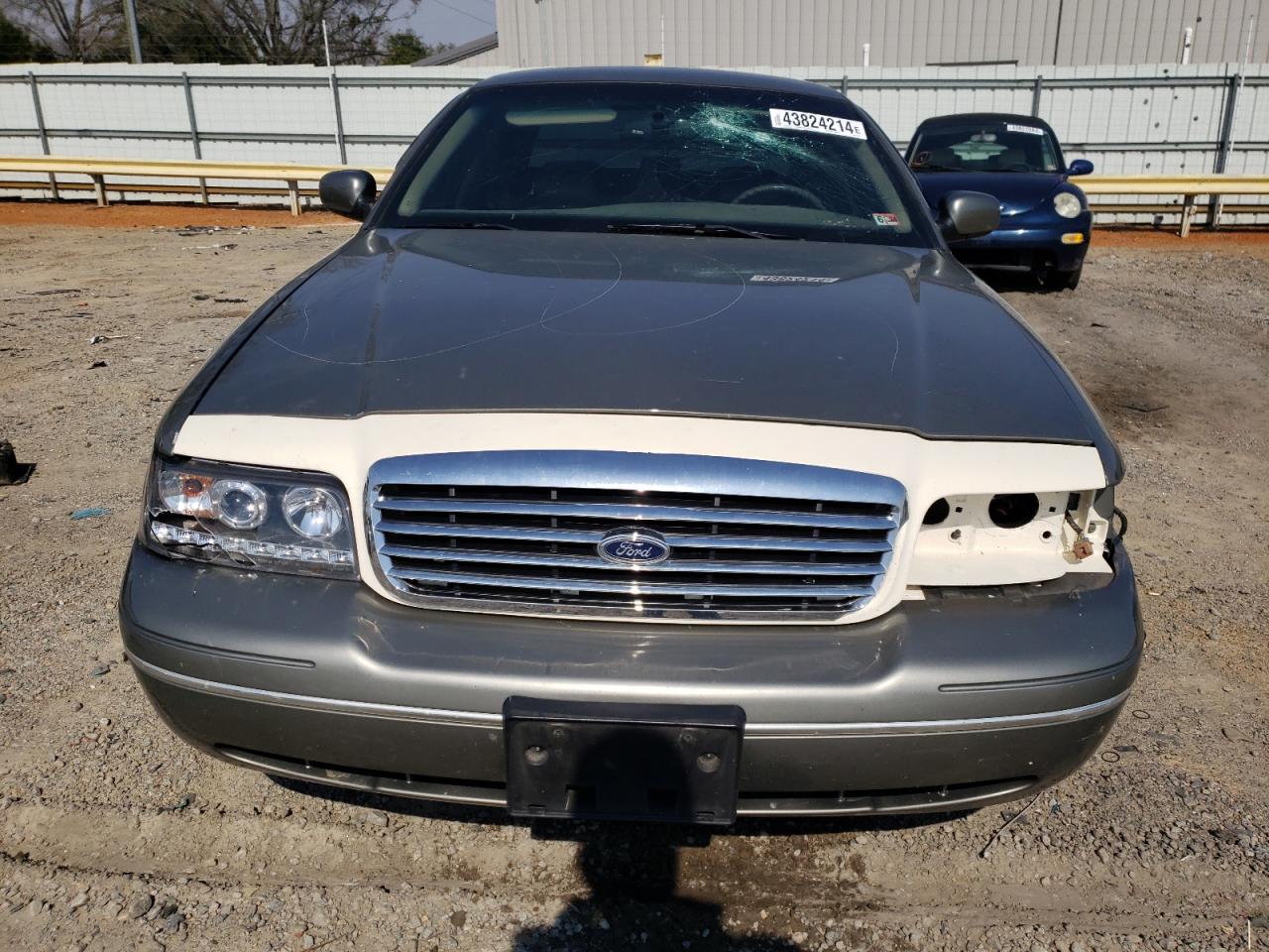 Photo 4 VIN: 2FAFP74W91X117503 - FORD CROWN VICTORIA 