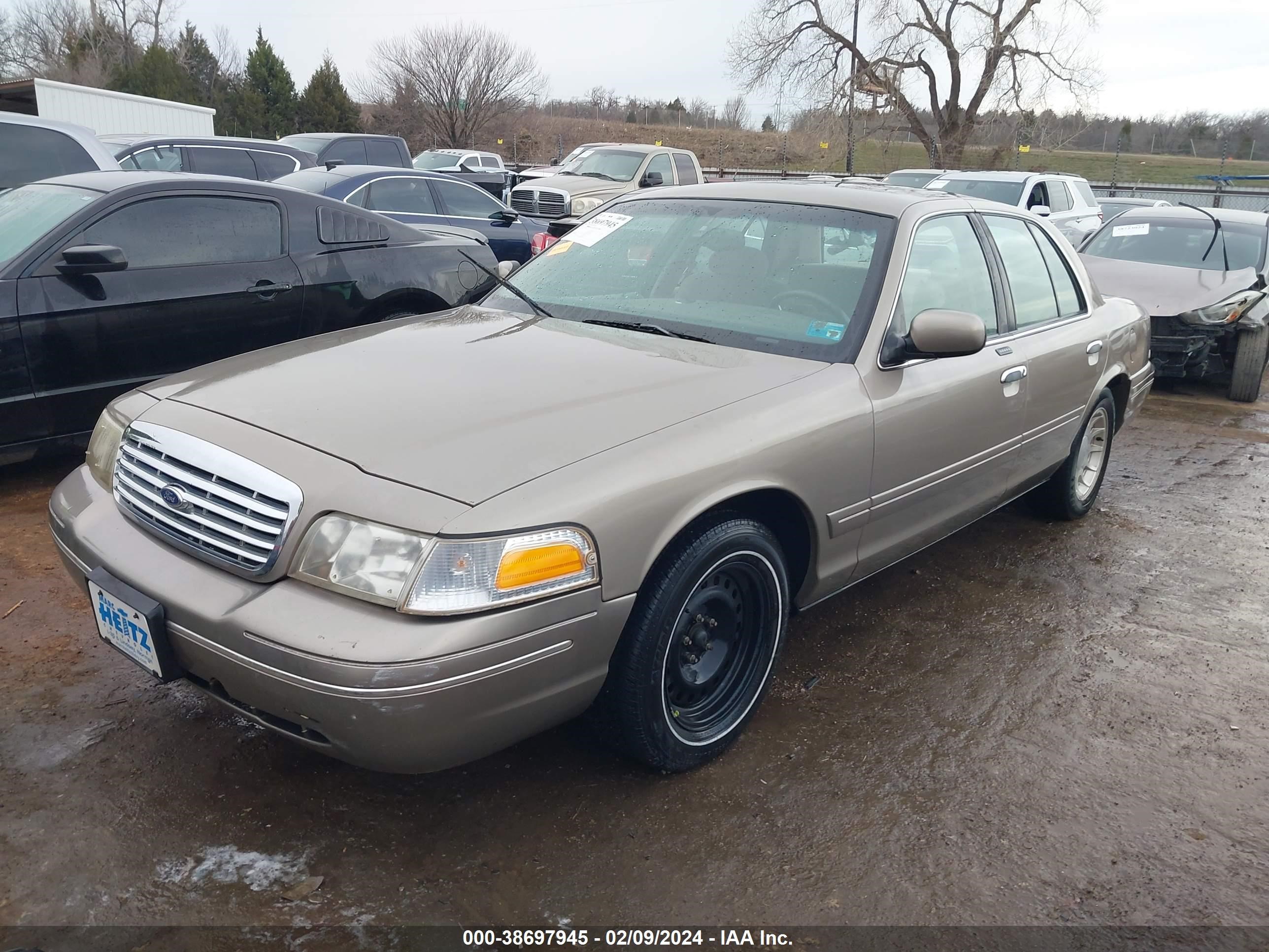 Photo 1 VIN: 2FAFP74W91X139792 - FORD CROWN VICTORIA 