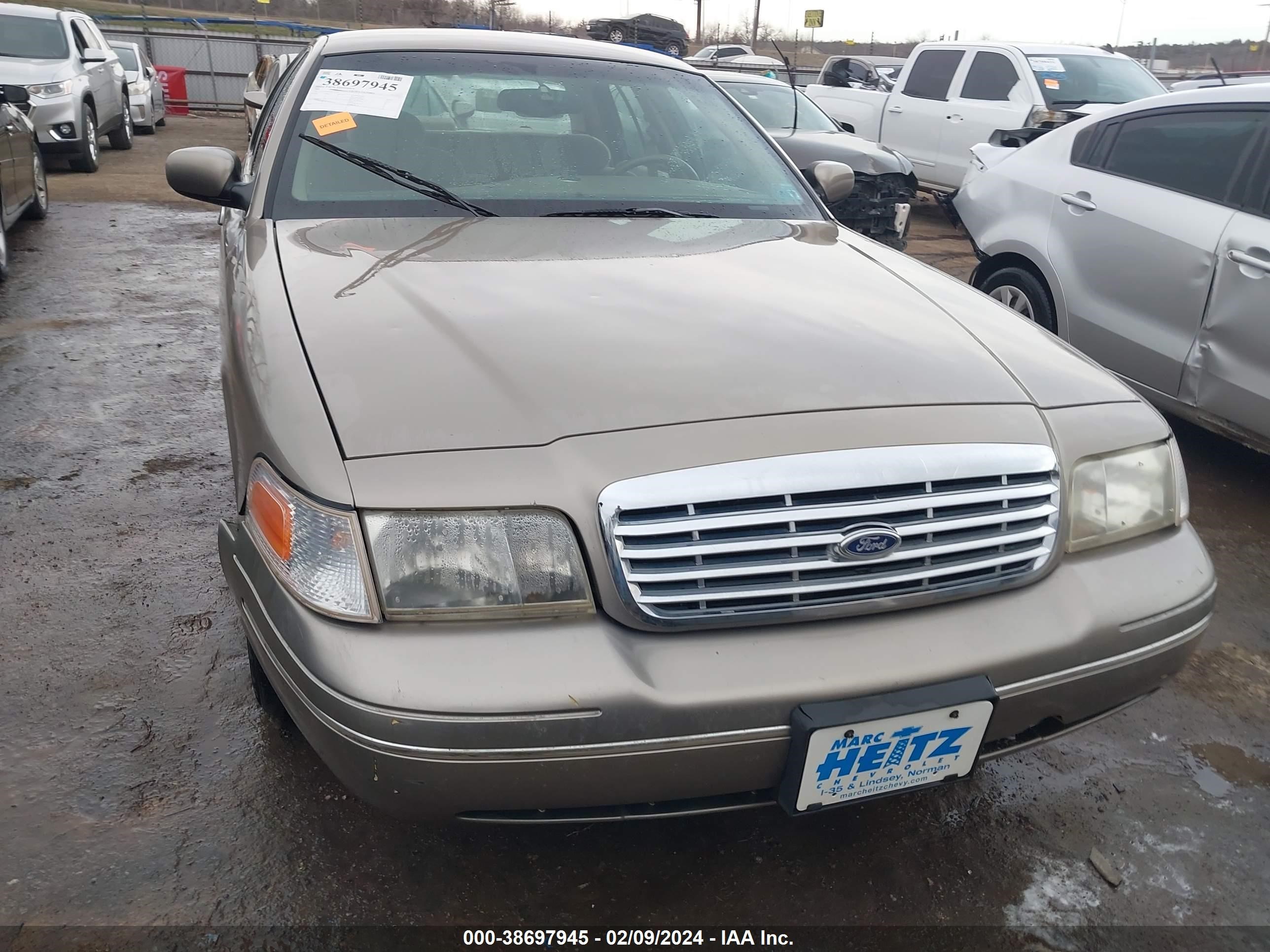 Photo 11 VIN: 2FAFP74W91X139792 - FORD CROWN VICTORIA 