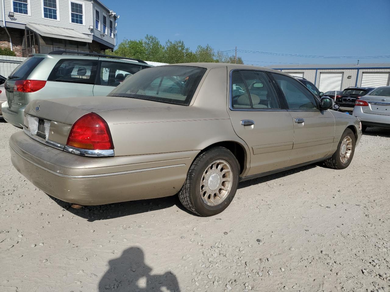 Photo 2 VIN: 2FAFP74W9XX177760 - FORD CROWN VICTORIA 