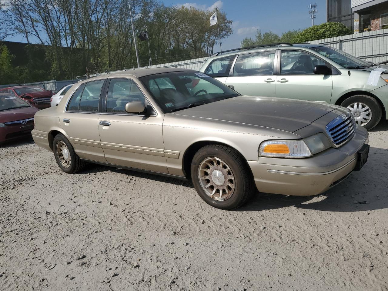 Photo 3 VIN: 2FAFP74W9XX177760 - FORD CROWN VICTORIA 