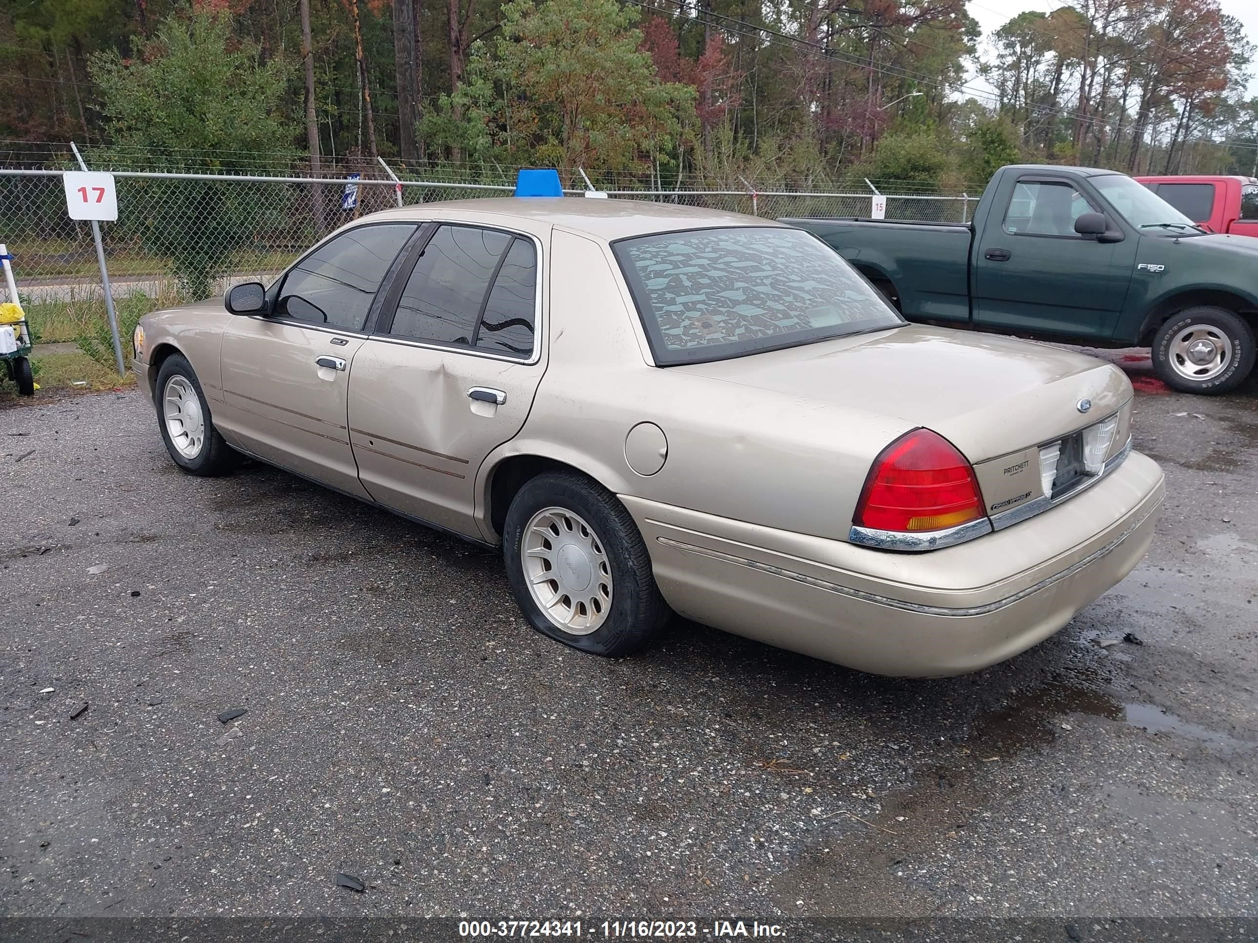 Photo 2 VIN: 2FAFP74W9XX211728 - FORD CROWN VICTORIA 