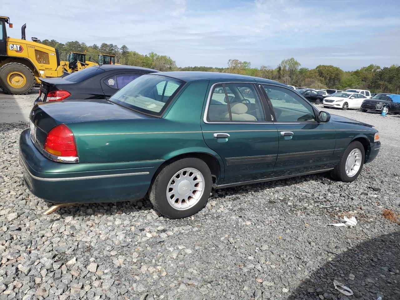 Photo 2 VIN: 2FAFP74W9YX198030 - FORD CROWN VICTORIA 