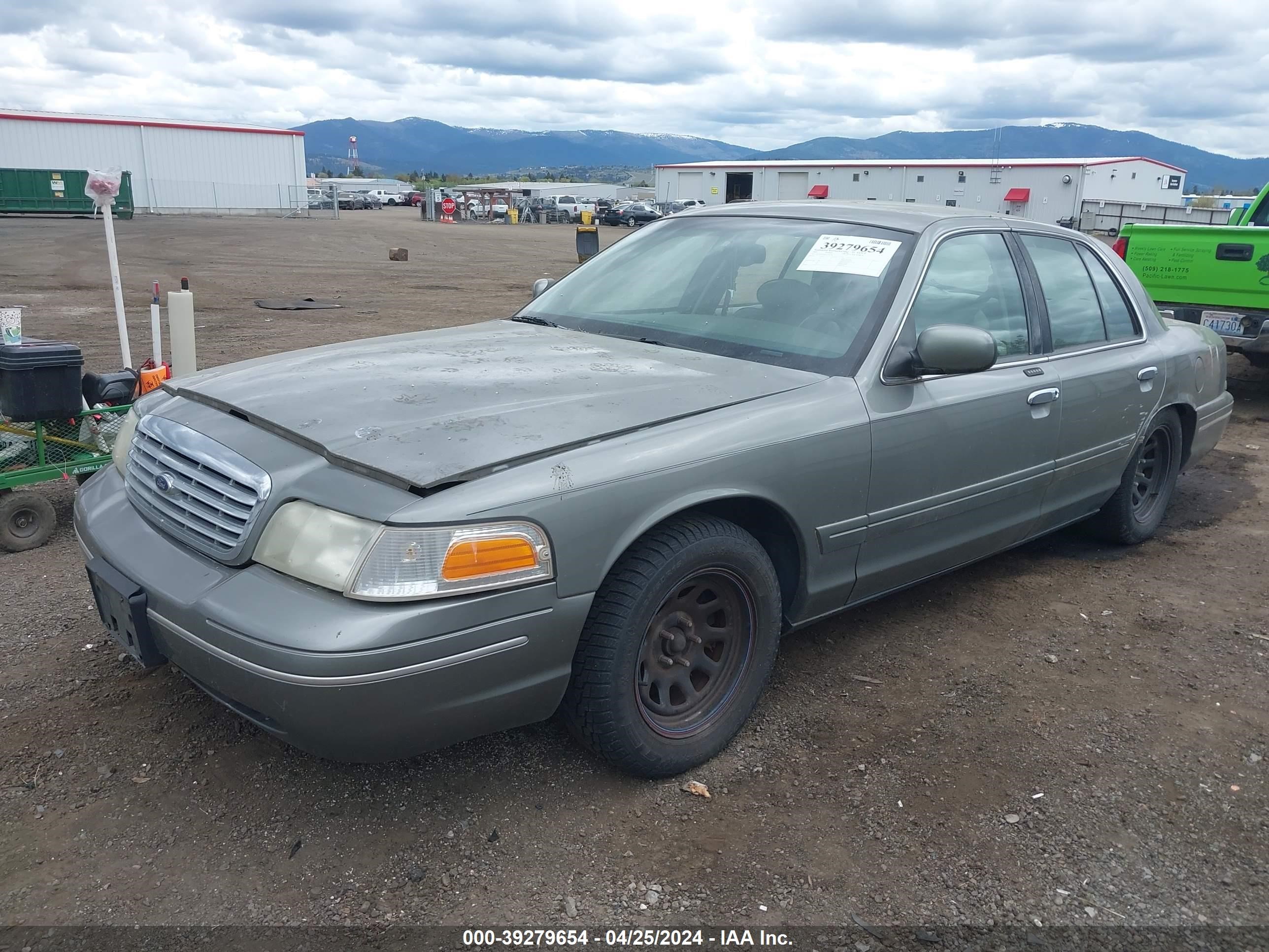 Photo 1 VIN: 2FAFP74WX1X145195 - FORD CROWN VICTORIA 