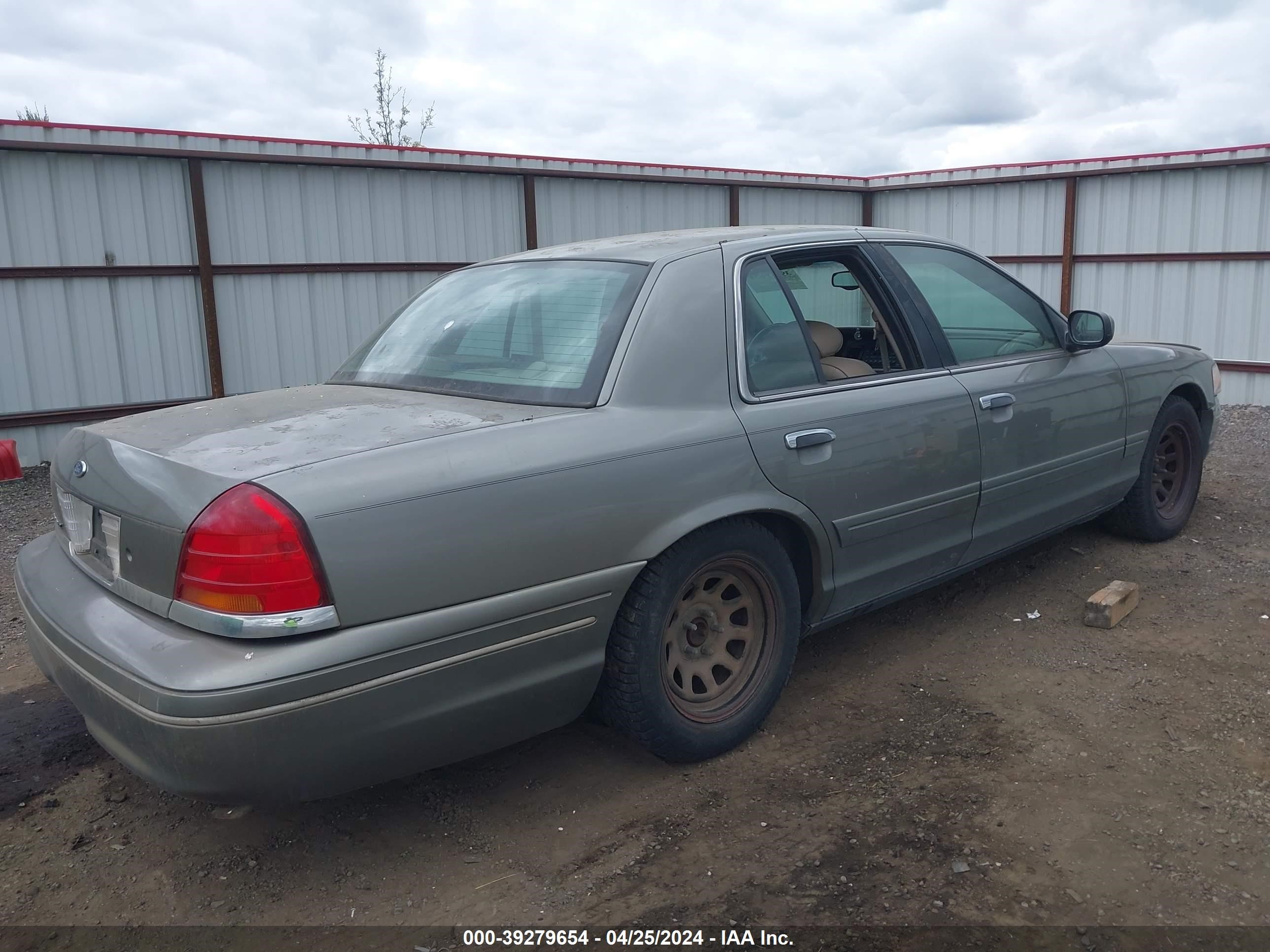 Photo 3 VIN: 2FAFP74WX1X145195 - FORD CROWN VICTORIA 